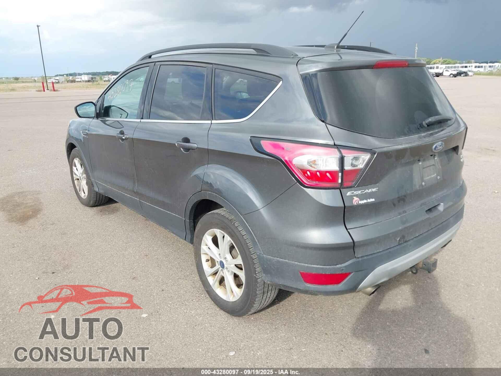 FORD ESCAPE 2017 - 1FMCU9G91HUD96062