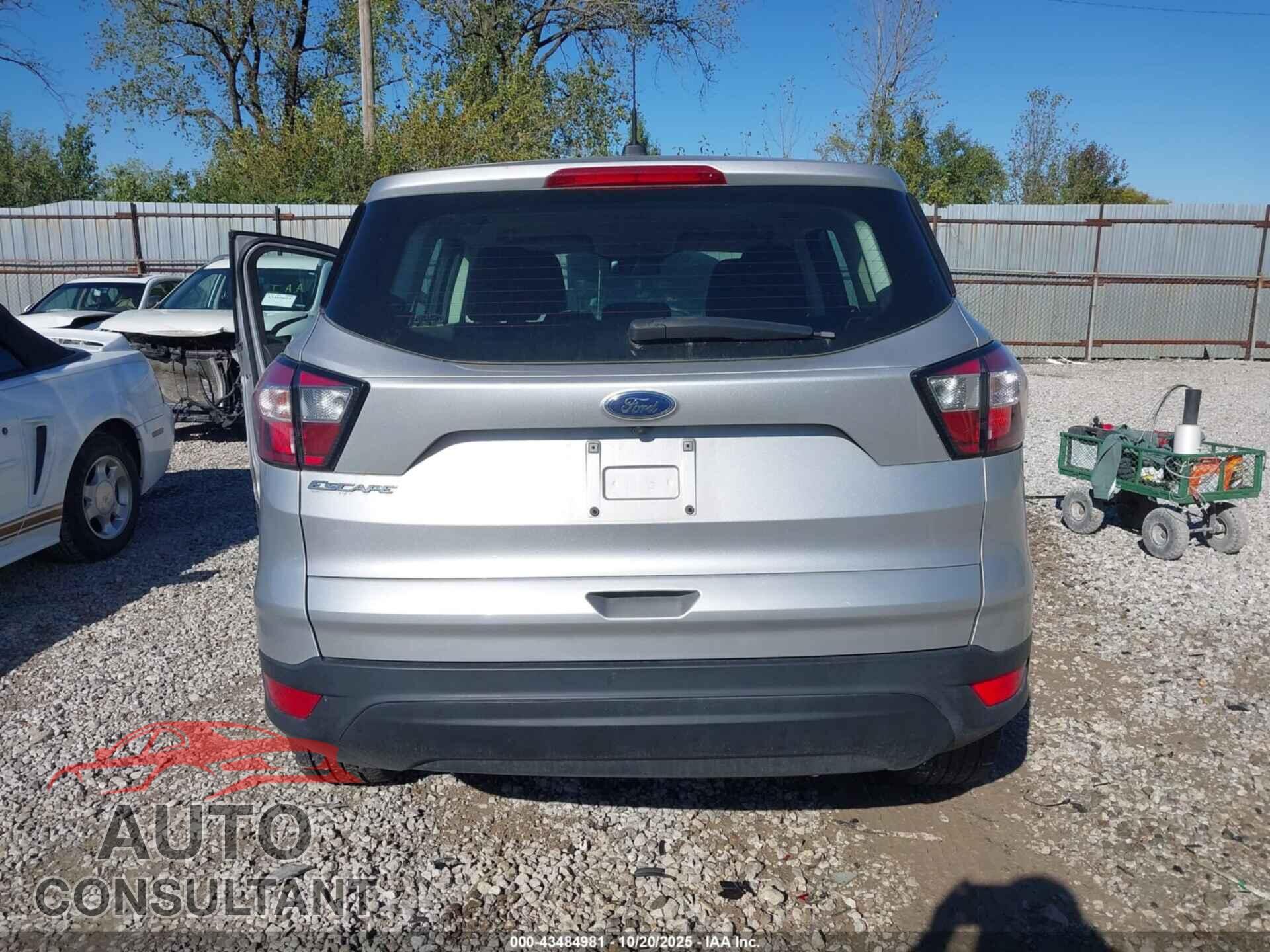 FORD ESCAPE 2017 - 1FMCU0F70HUD57720