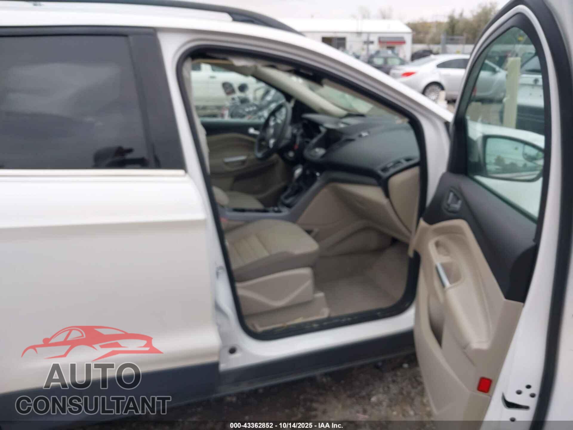 FORD ESCAPE 2015 - 1FMCU9G97FUC28326