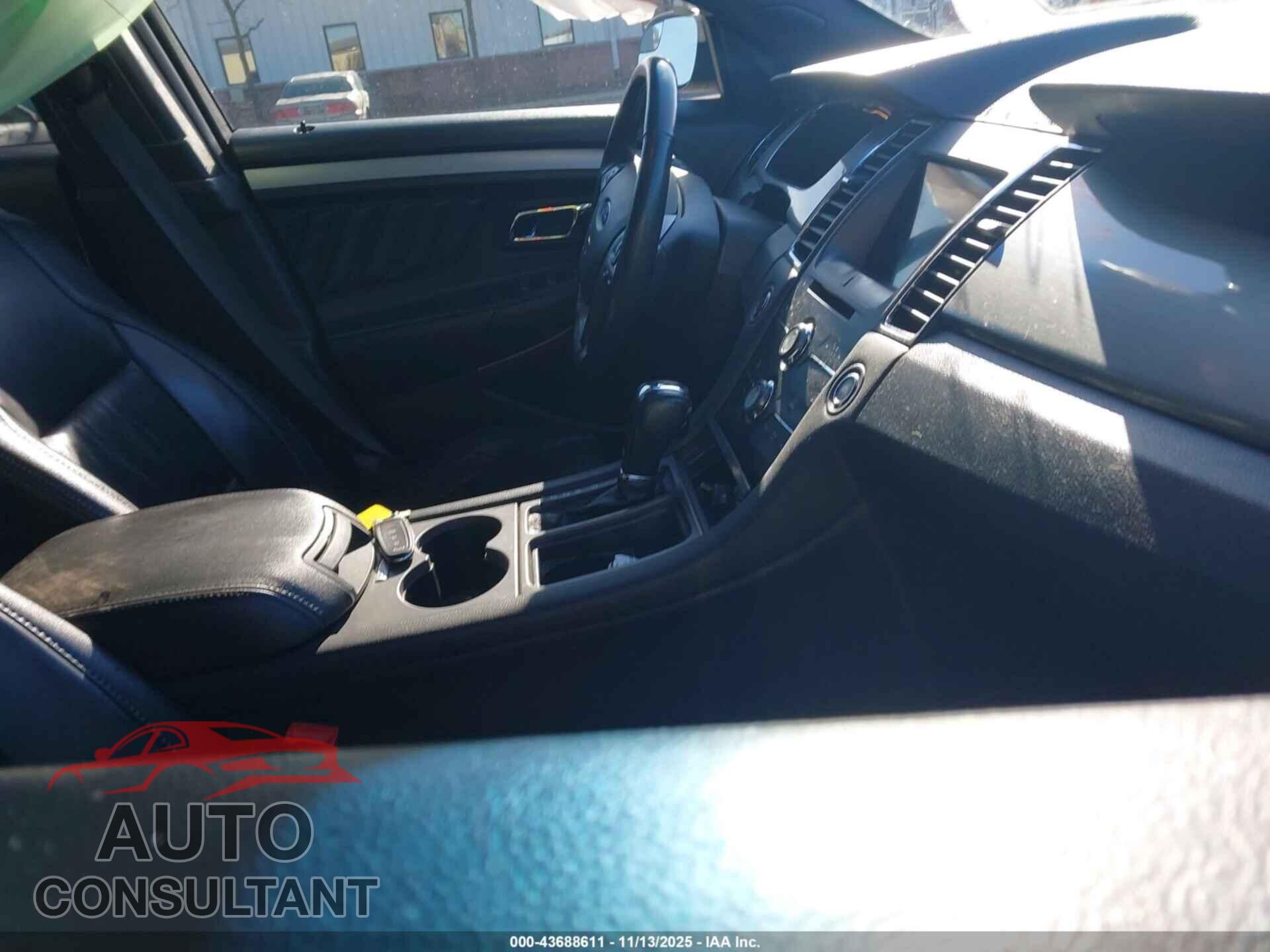 FORD TAURUS 2018 - 1FAHP2E84JG143248