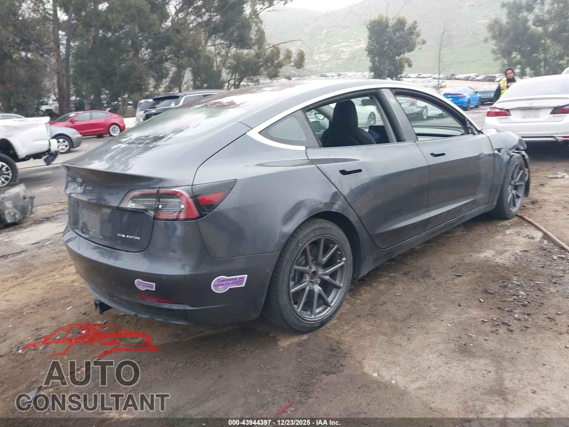 TESLA MODEL 3 2018 - 5YJ3E1EB7JF128737