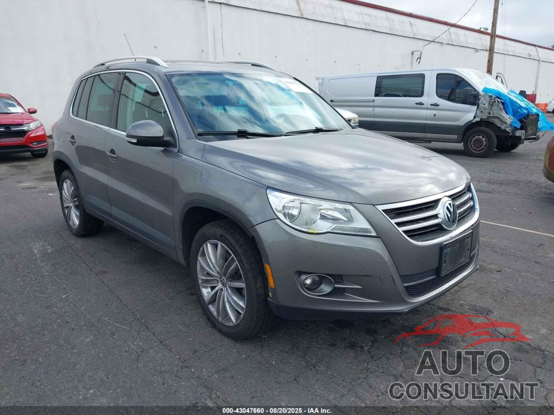 VOLKSWAGEN TIGUAN 2011 - WVGBV7AX1BW537860