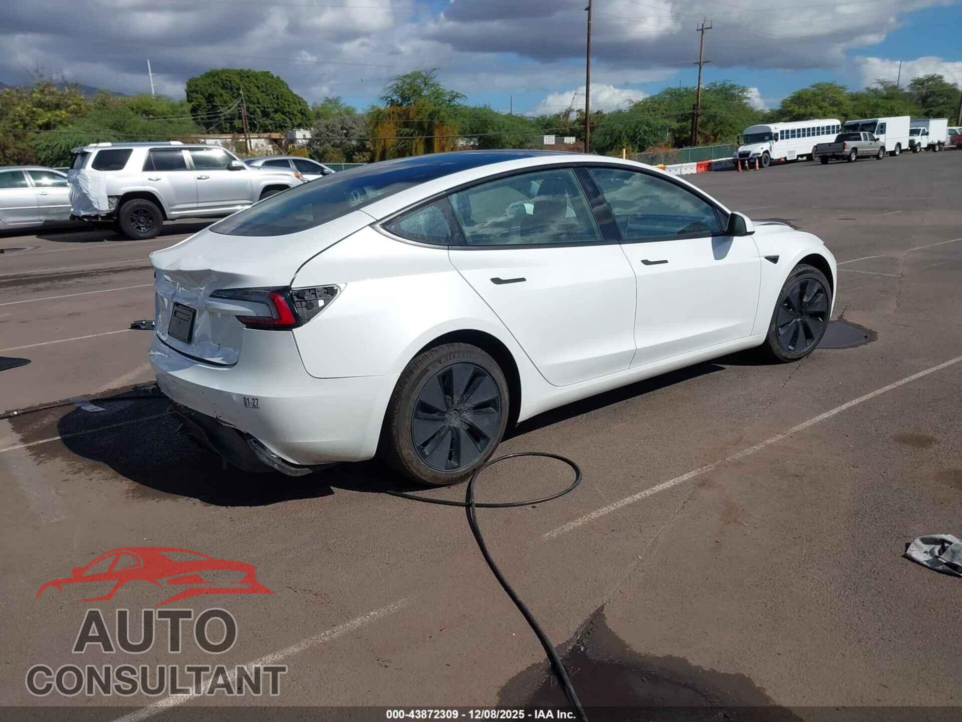 TESLA MODEL 3 2025 - 5YJ3E1EA5SF906932