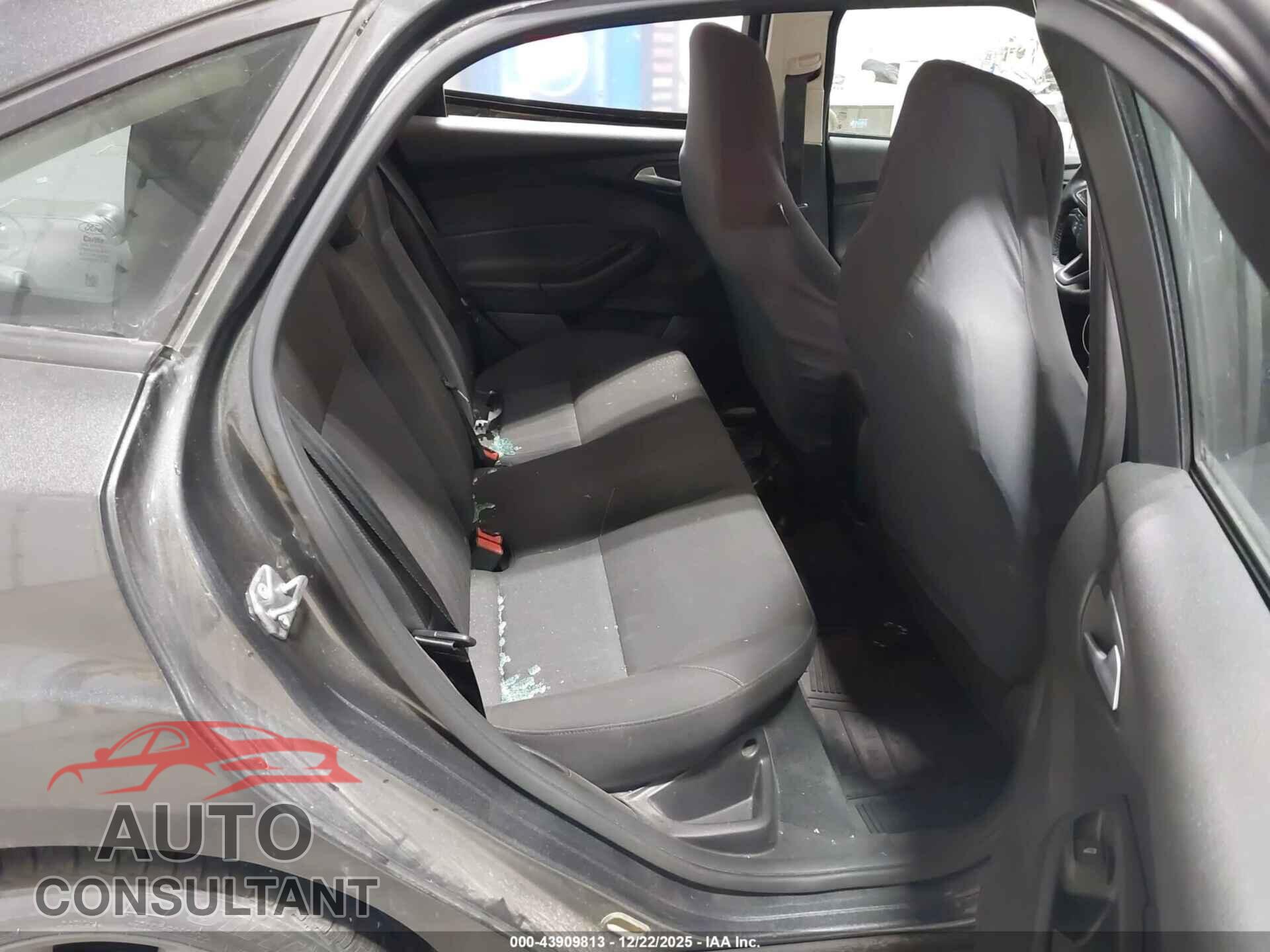 FORD FOCUS 2015 - 1FADP3F27FL281198