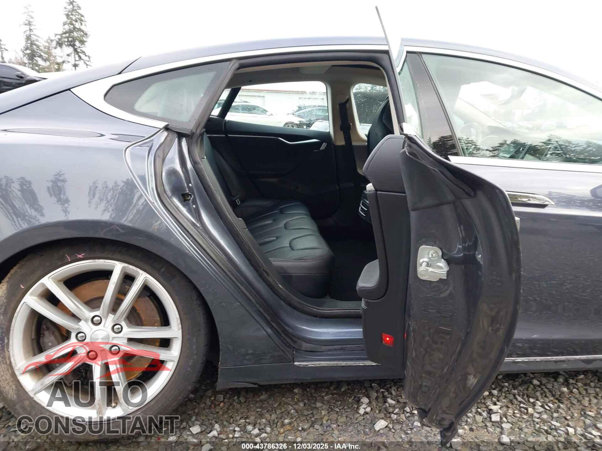 TESLA MODEL S 2015 - 5YJSA1H29FFP70676