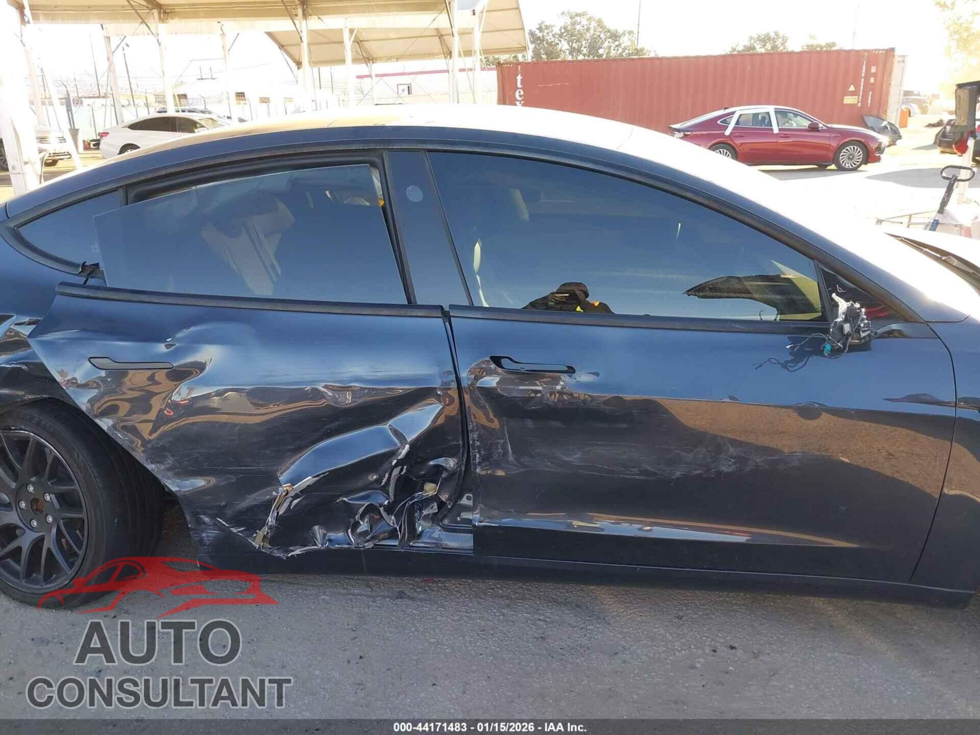 TESLA MODEL 3 2024 - 5YJ3E1EA9RF743325
