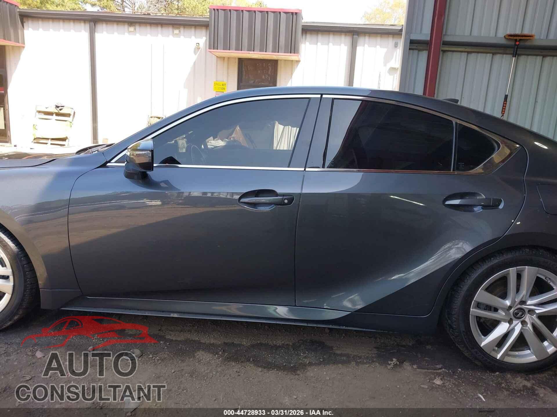 LEXUS IS 300 2021 - JTHCA1D24M5110102