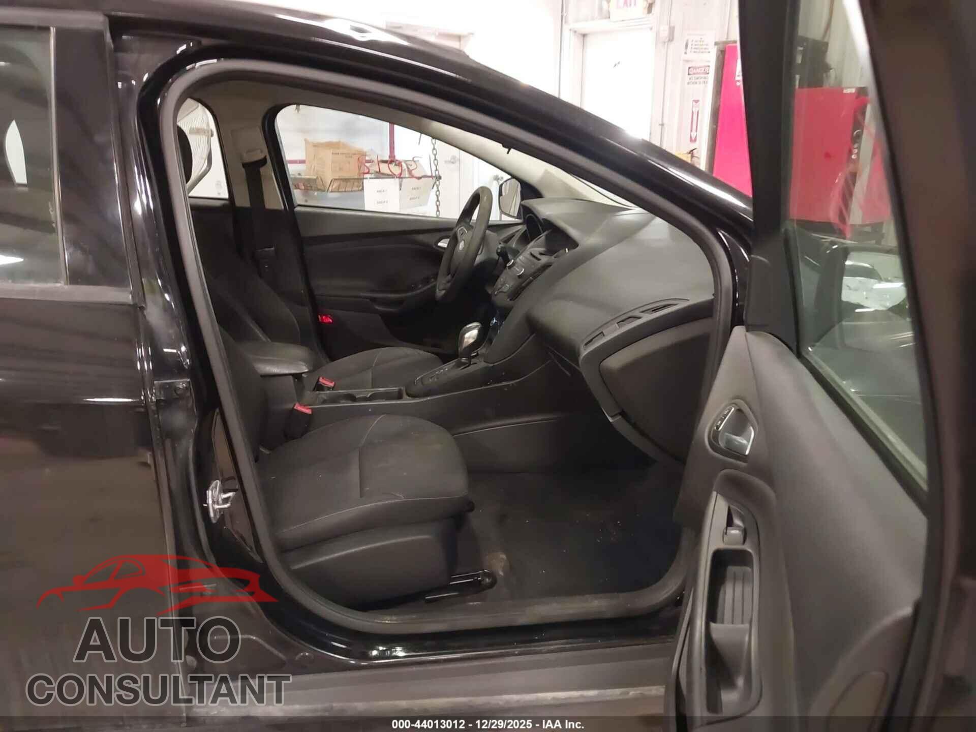 FORD FOCUS 2016 - 1FADP3K23GL339217