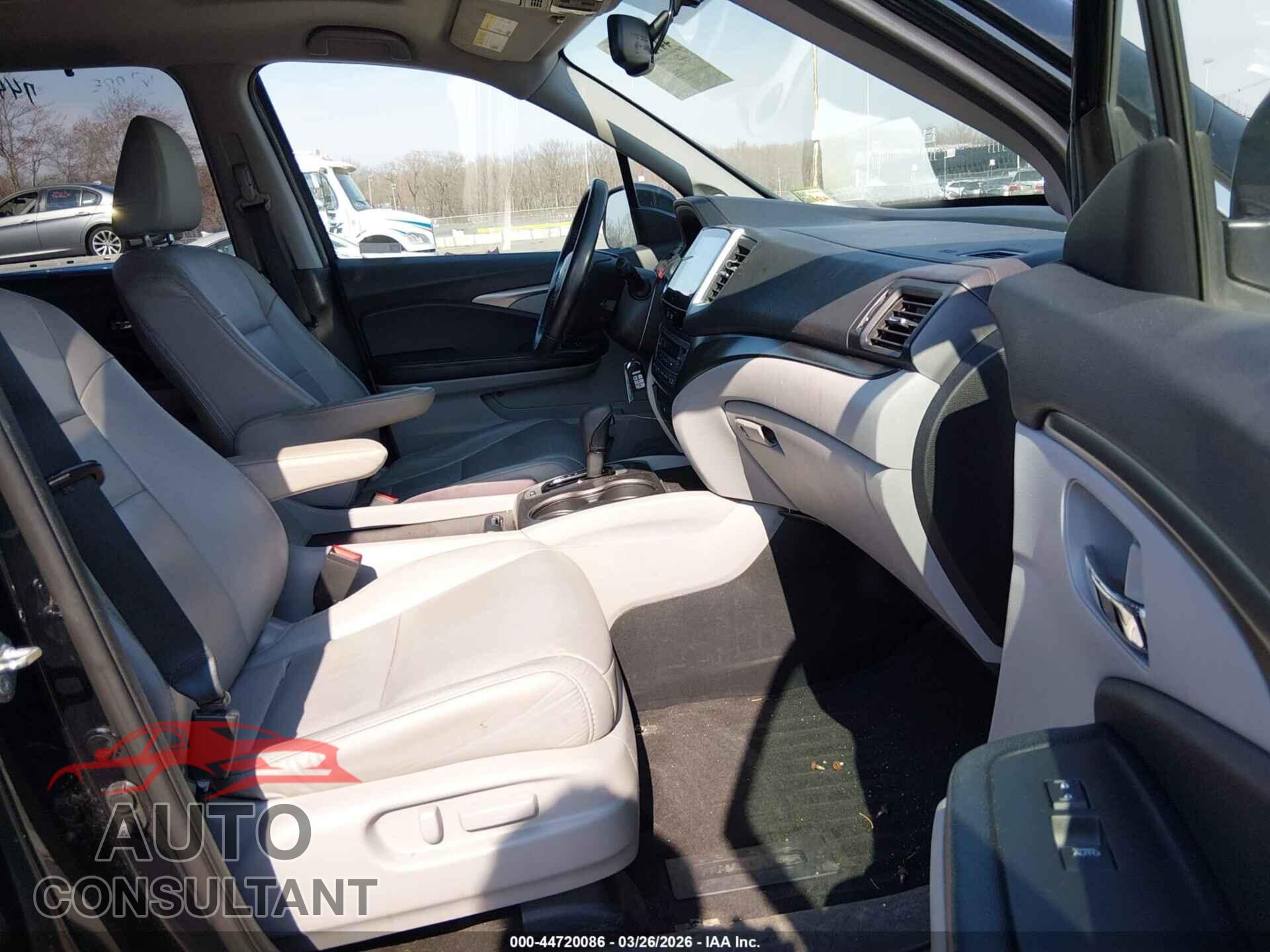 HONDA PILOT 2017 - 5FNYF6H86HB096275