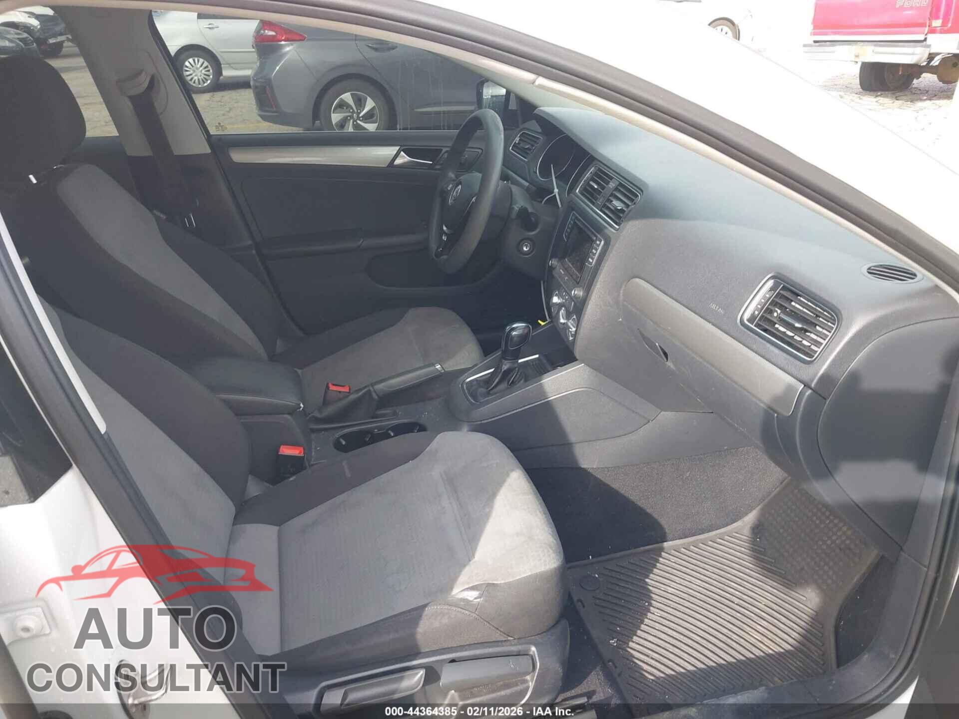 VOLKSWAGEN JETTA 2017 - 3VW2B7AJ7HM210667