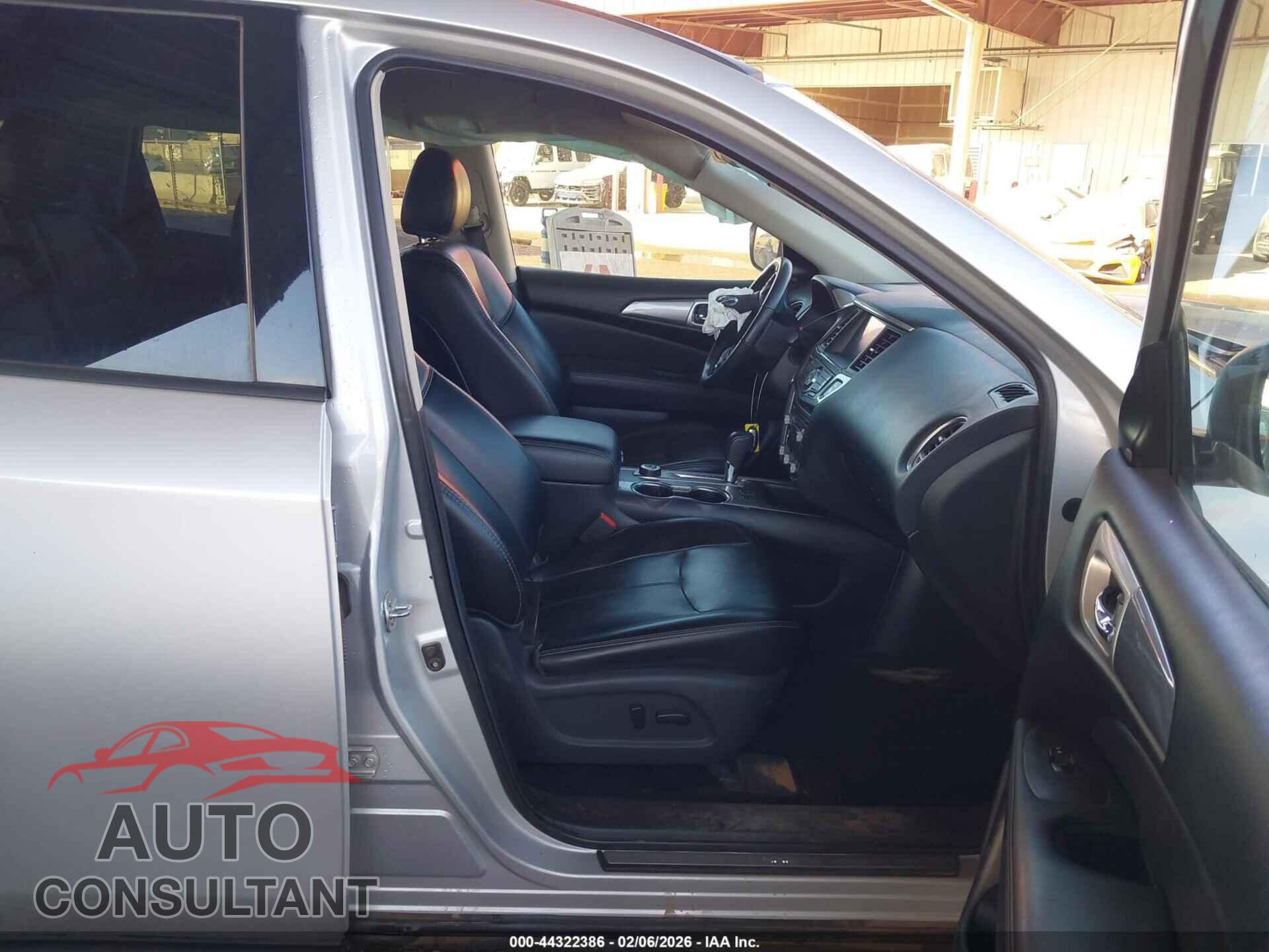 NISSAN PATHFINDER 2020 - 5N1DR2CM4LC611178