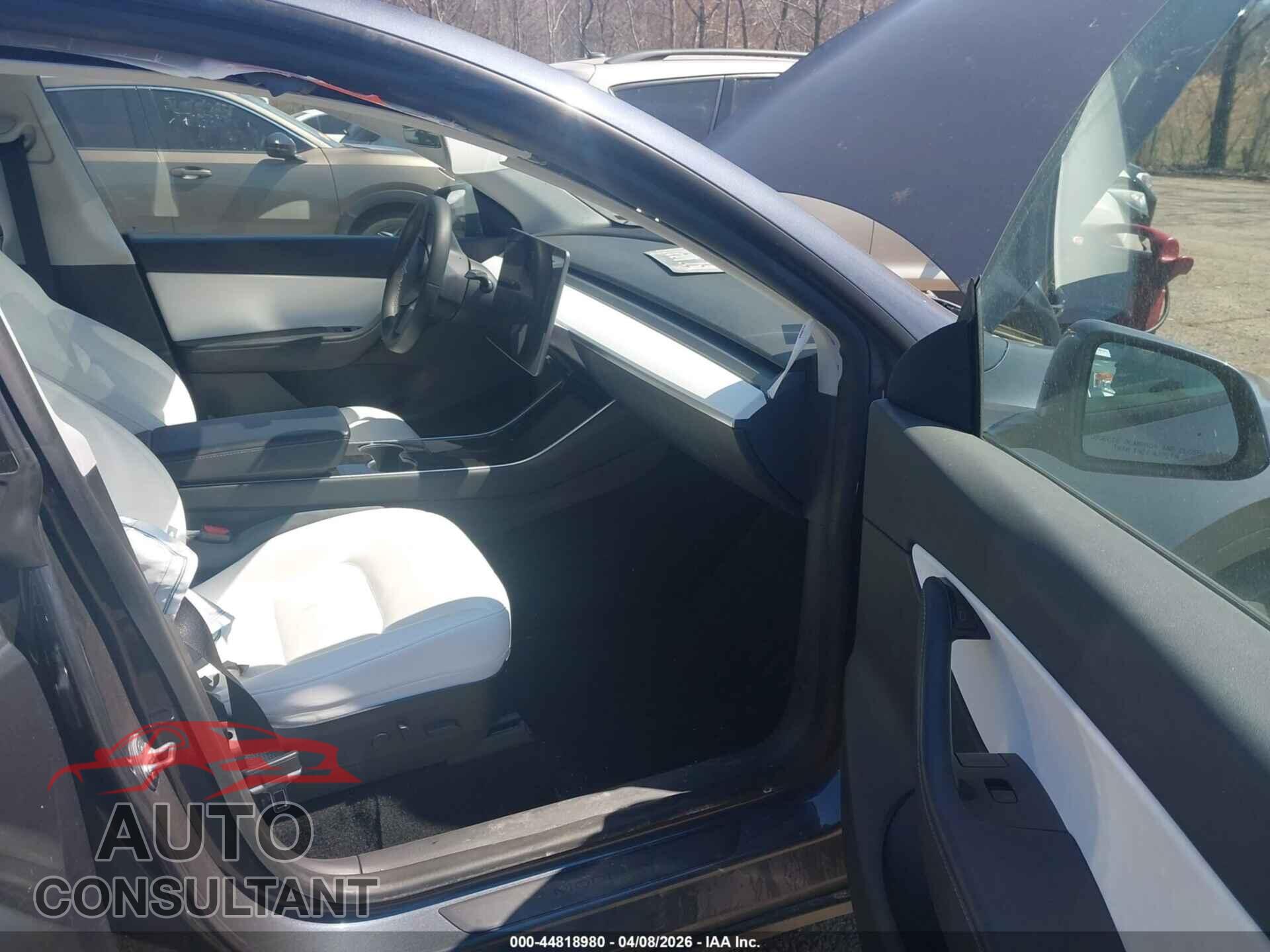 TESLA MODEL Y 2020 - 5YJYGDEEXLF032373