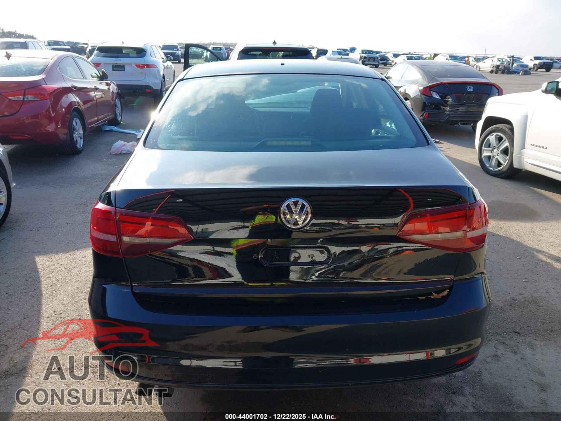 VOLKSWAGEN JETTA 2017 - 3VW2B7AJ9HM214879