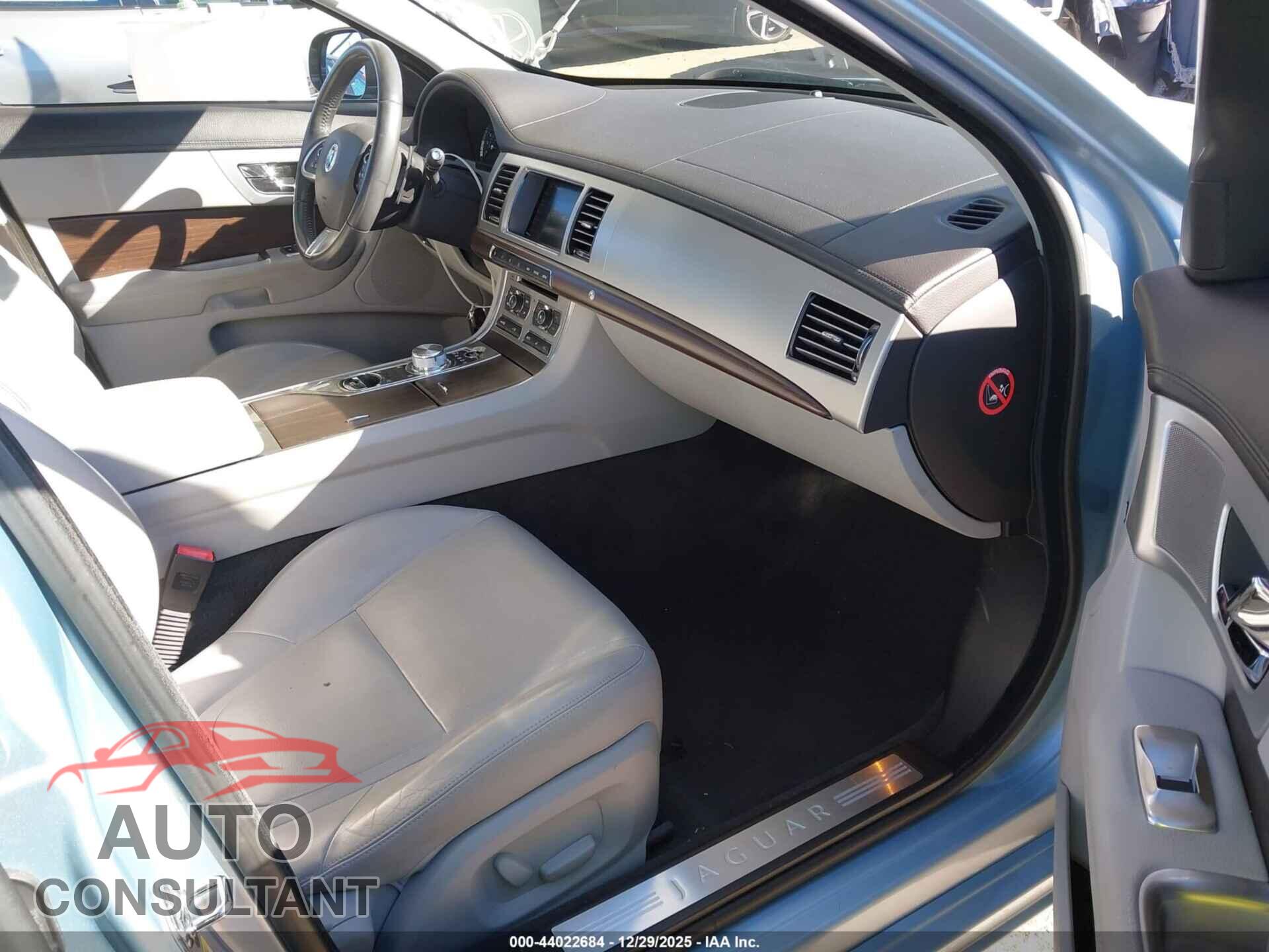JAGUAR XF 2012 - SAJWA0FB2CLS50019