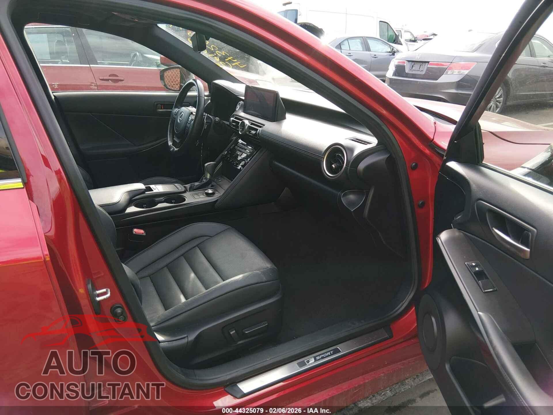 LEXUS IS 350 2021 - JTHGZ1B24M5042686