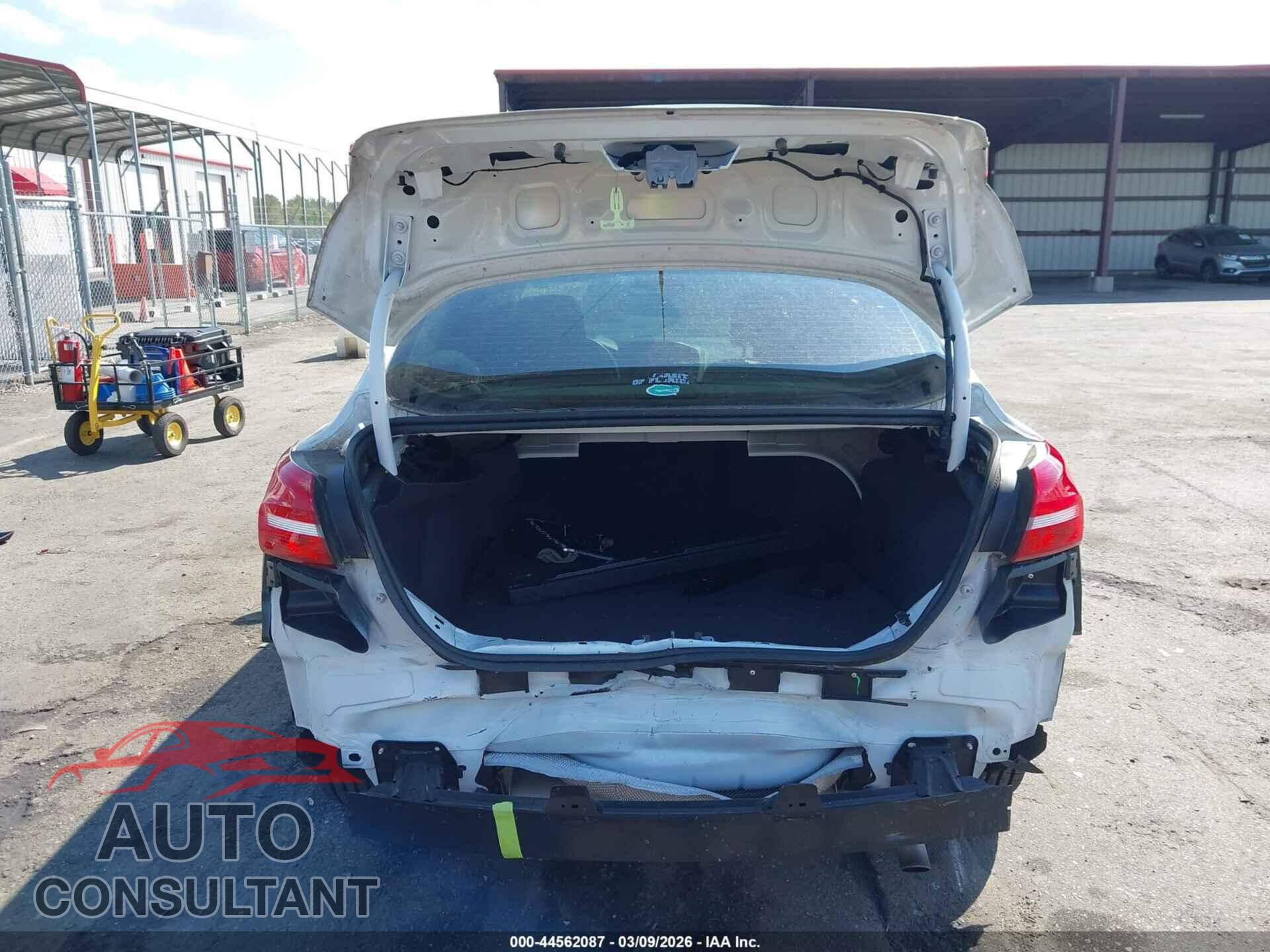 FORD FOCUS 2017 - 1FADP3E23HL346004