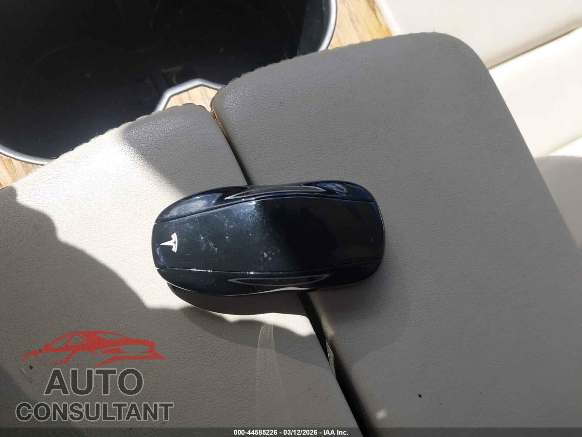 TESLA MODEL S 2018 - 5YJSA1E20JF256969