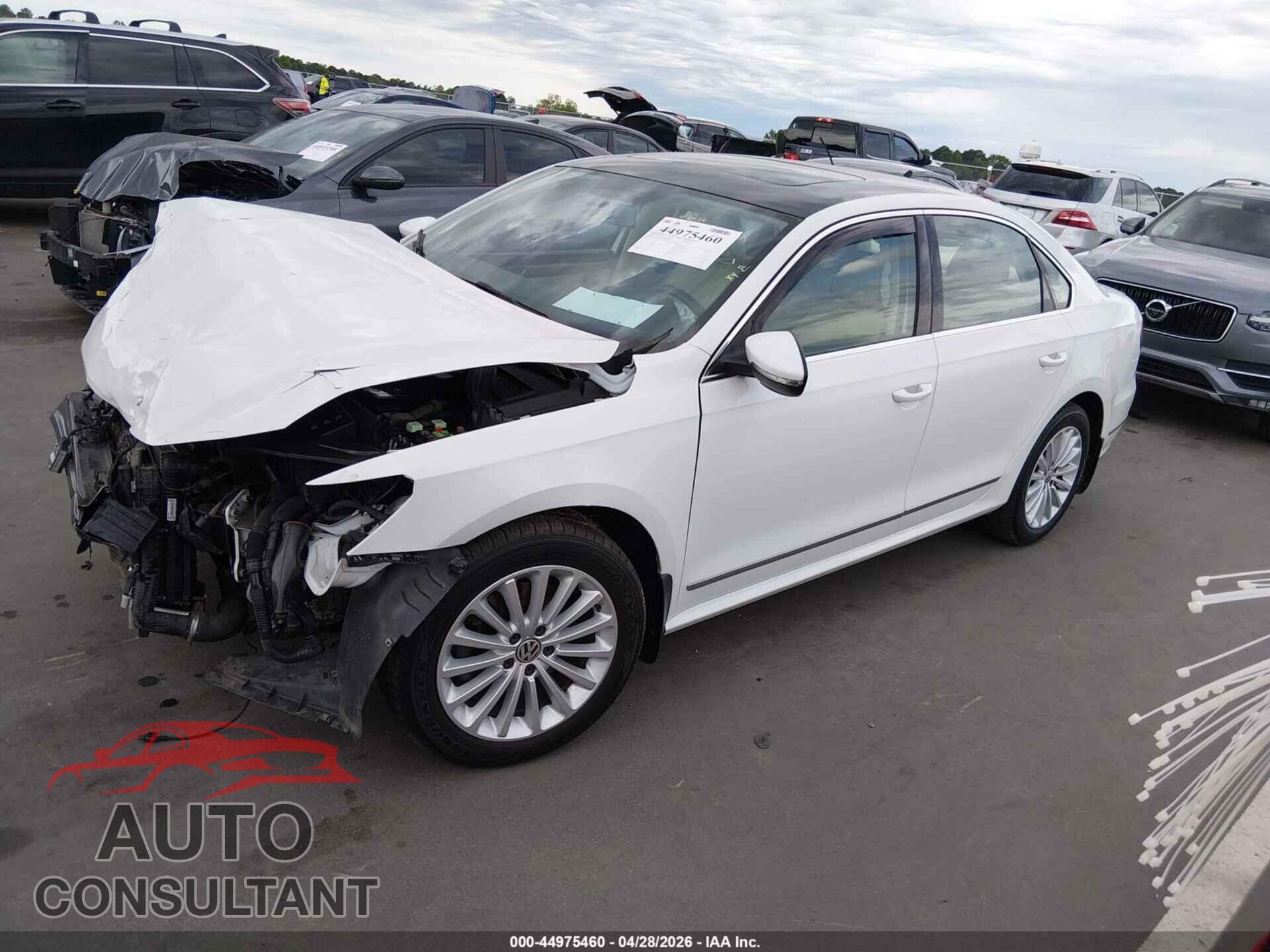 VOLKSWAGEN PASSAT 2017 - 1VWBT7A37HC064366
