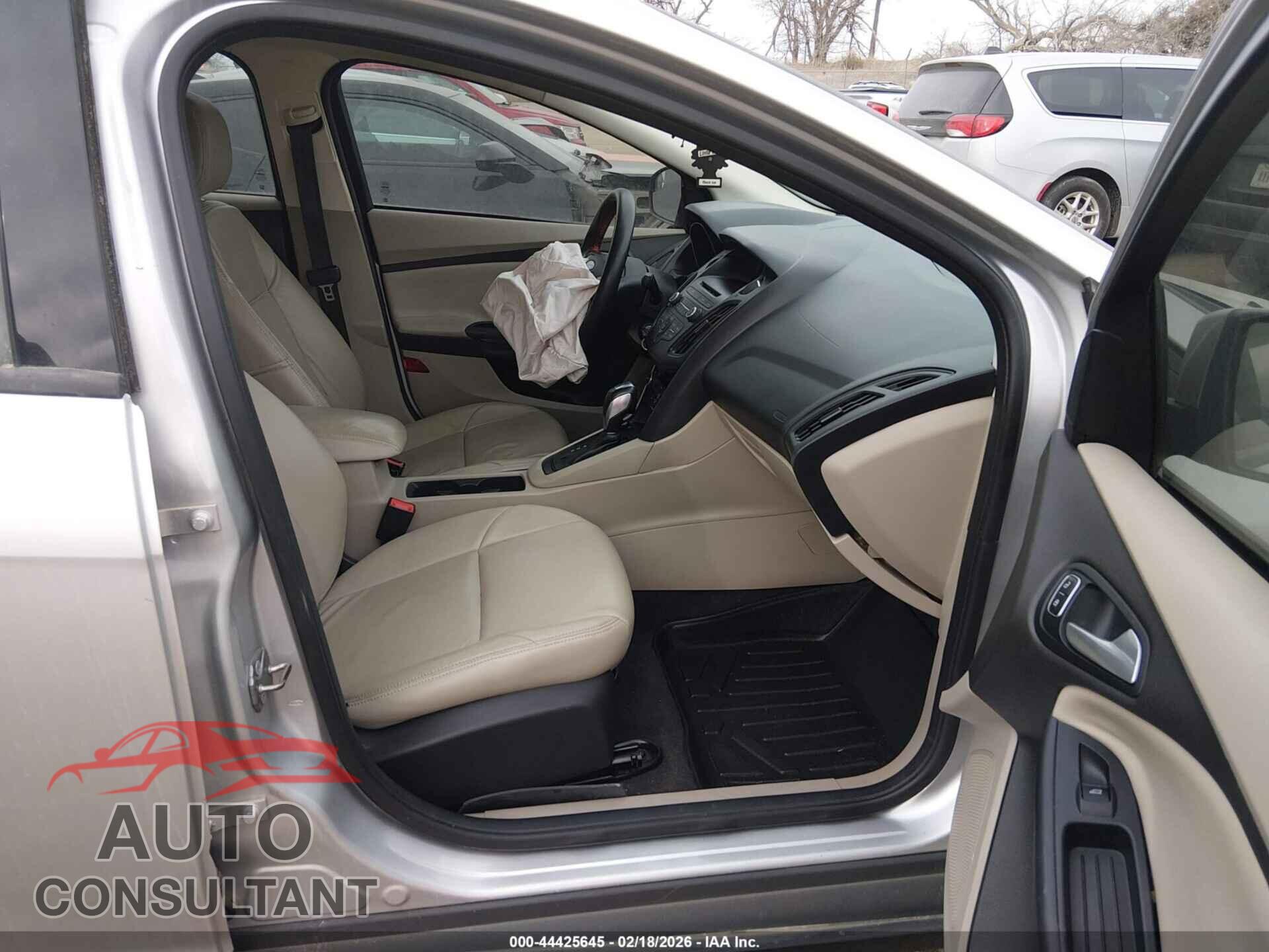 FORD FOCUS 2016 - 1FADP3FE1GL219260
