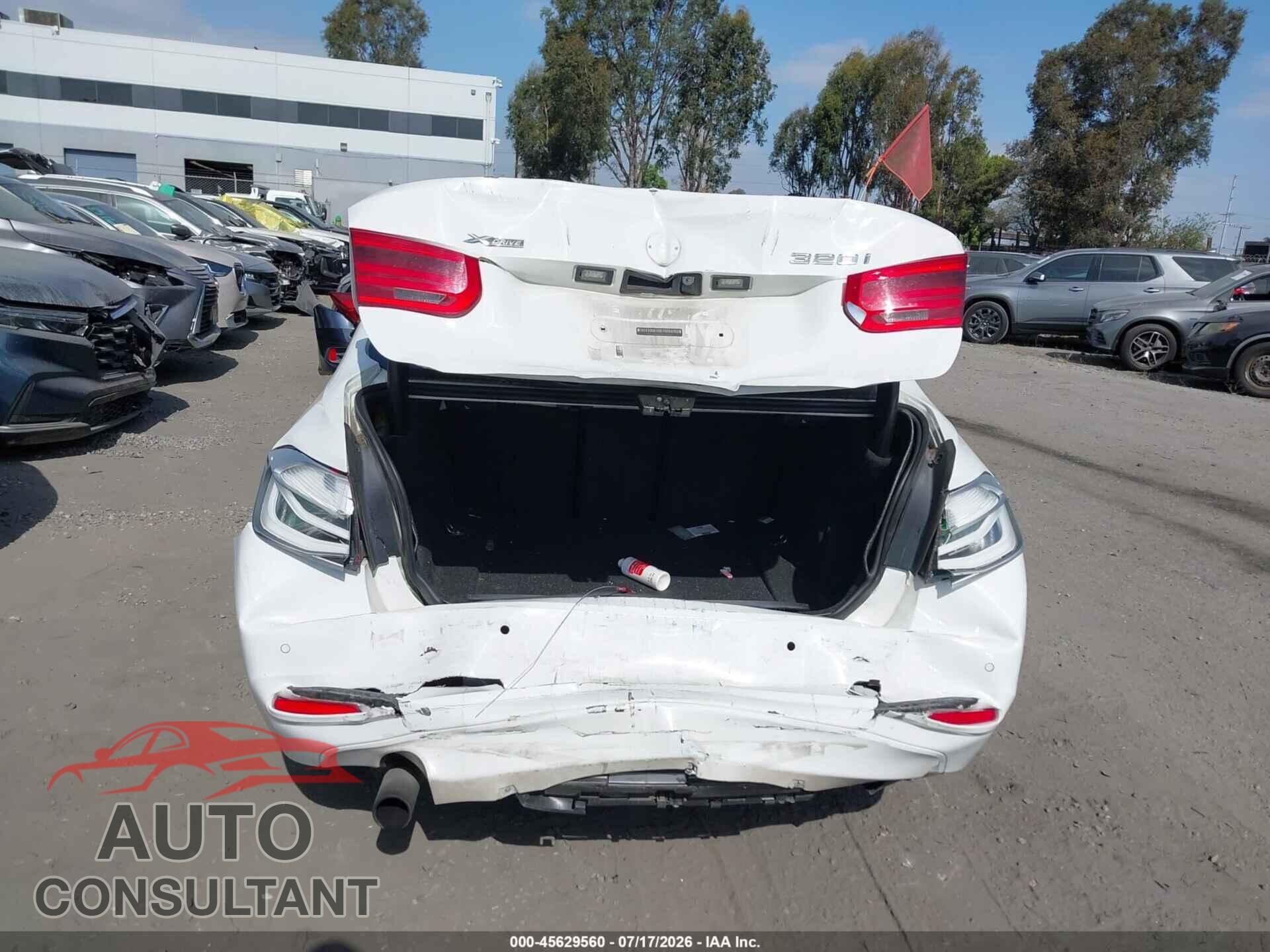 BMW 320I 2016 - WBA8E5G55GNU20284