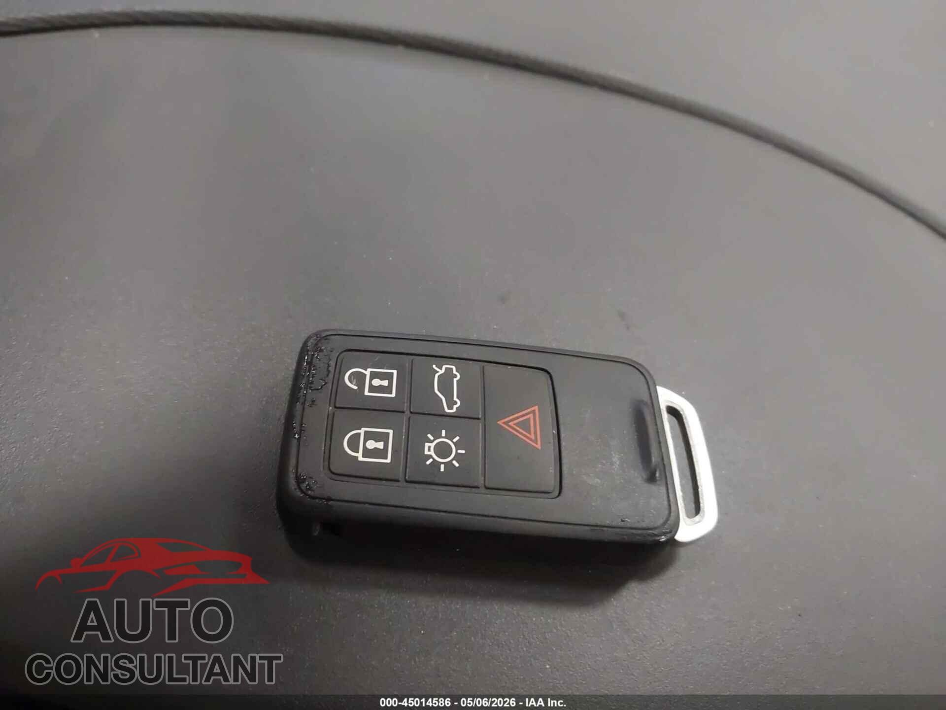 VOLVO XC60 2017 - YV449MRRXH2000729