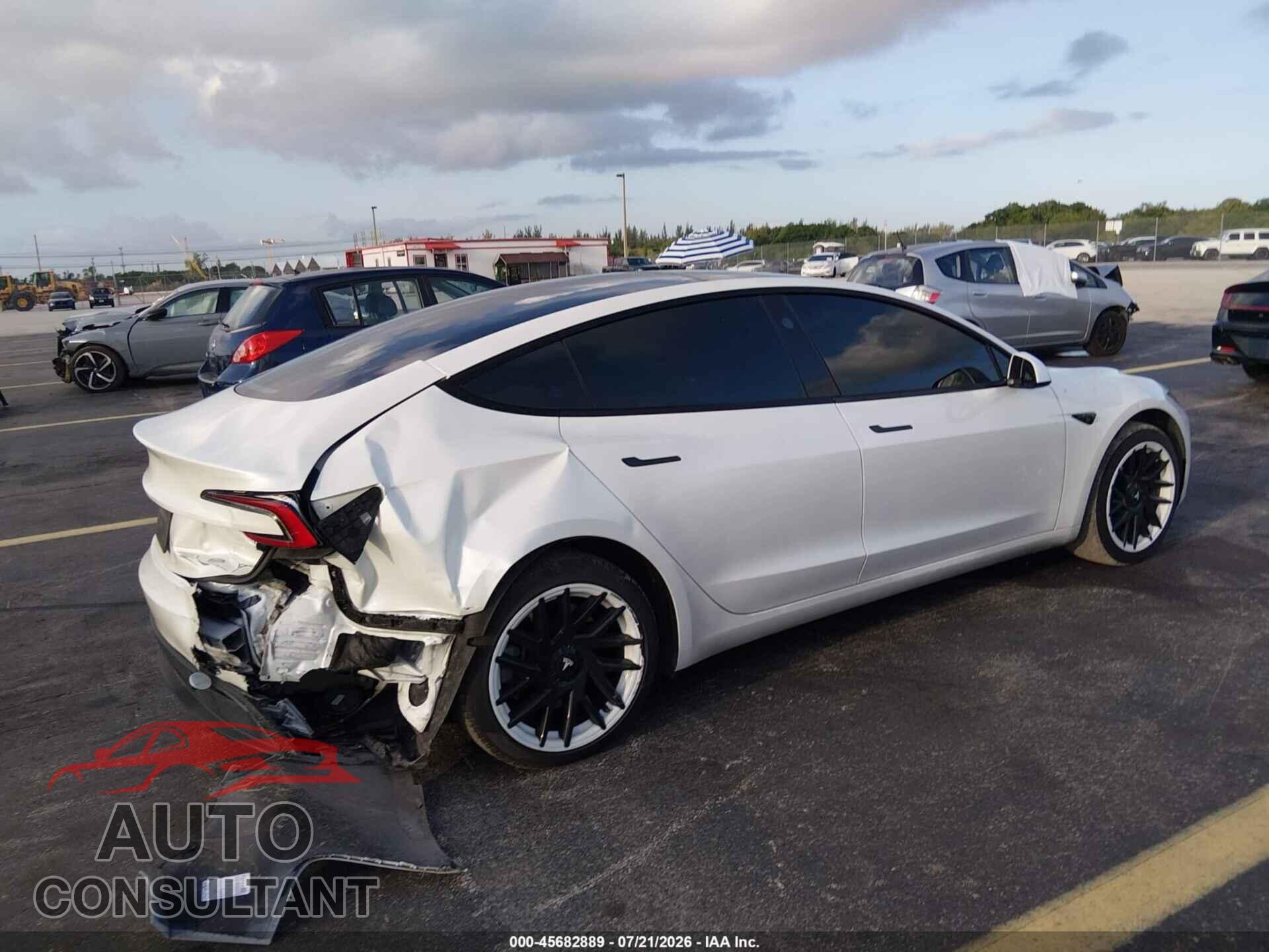 TESLA MODEL 3 2025 - 5YJ3E1EA2SF936423