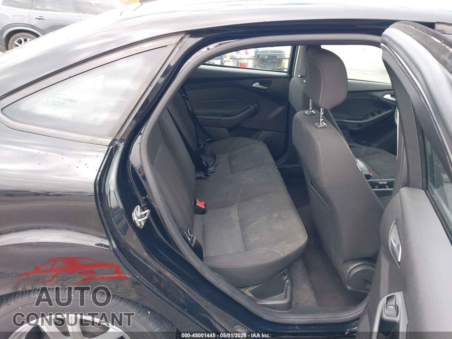 FORD FOCUS 2018 - 1FADP3F29JL229015
