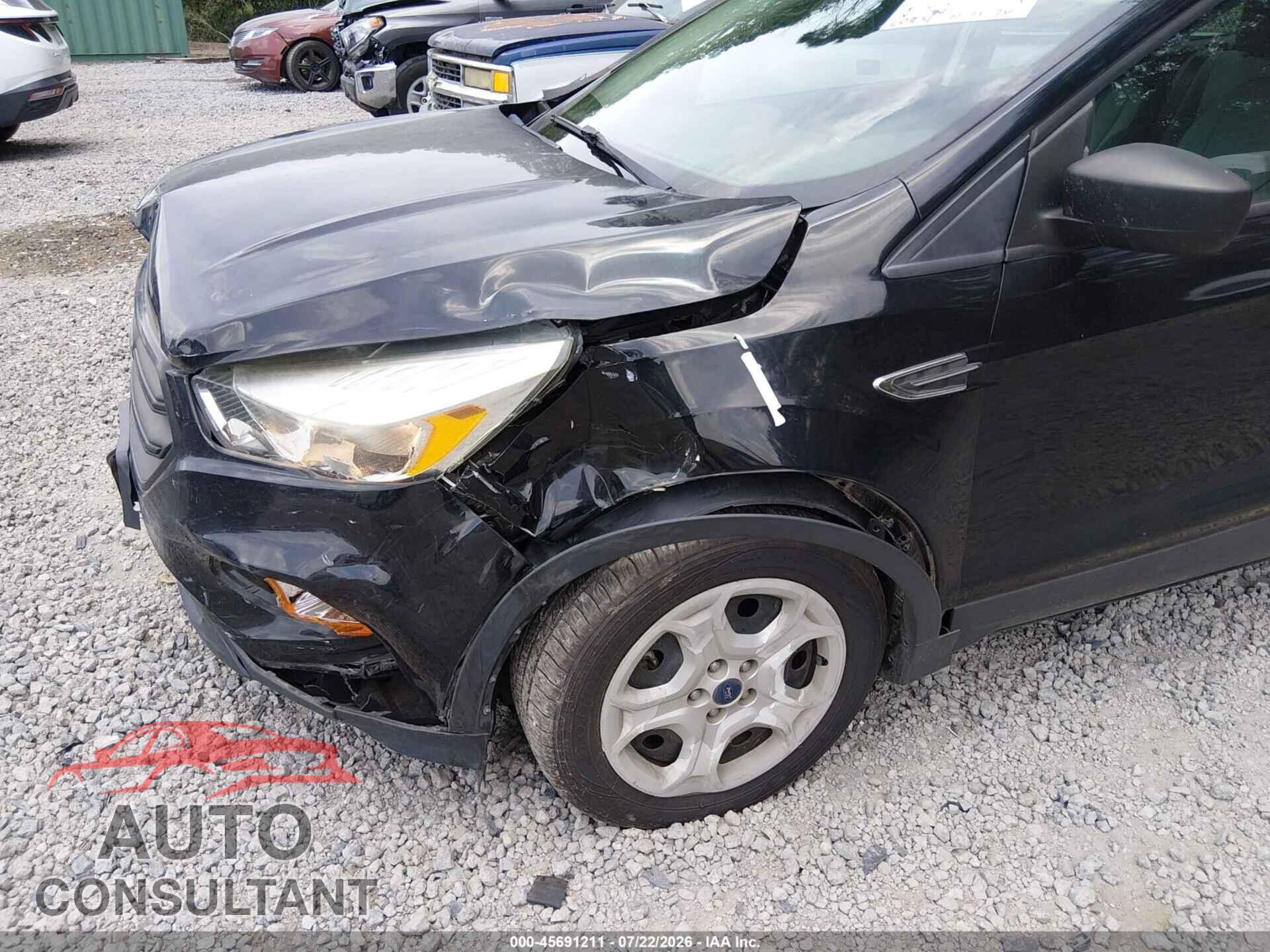 FORD ESCAPE 2017 - 1FMCU0F77HUC31032