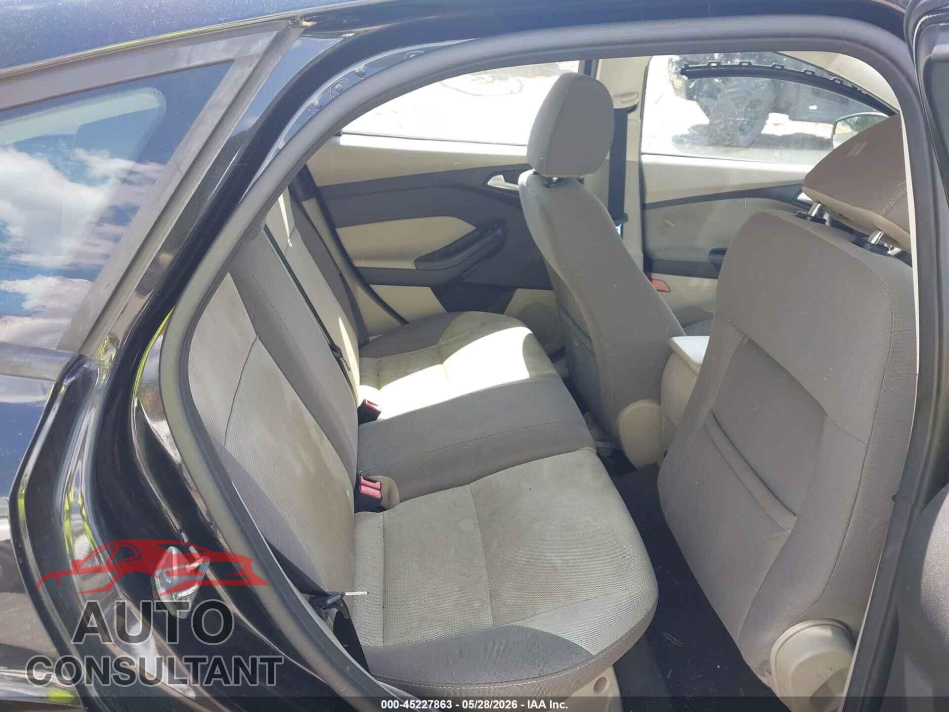 FORD FOCUS 2014 - 1FADP3K26EL200423