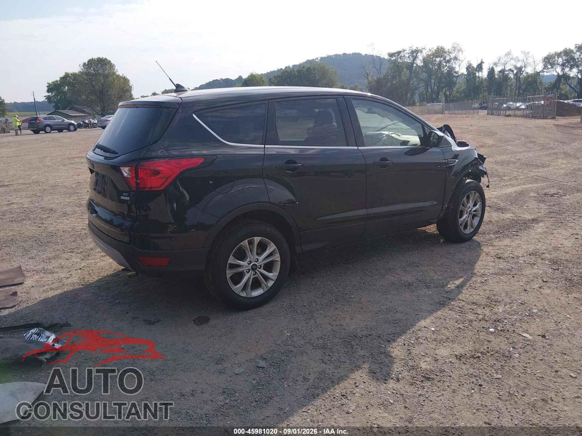 FORD ESCAPE 2019 - 1FMCU0GD6KUB98262