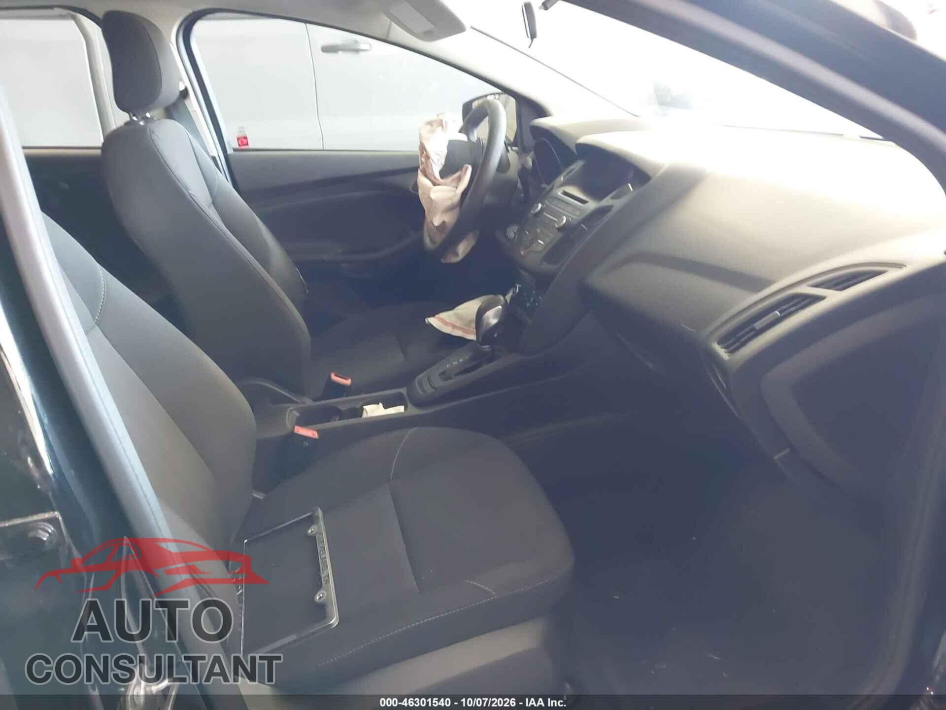 FORD FOCUS 2017 - 1FADP3E24HL330930