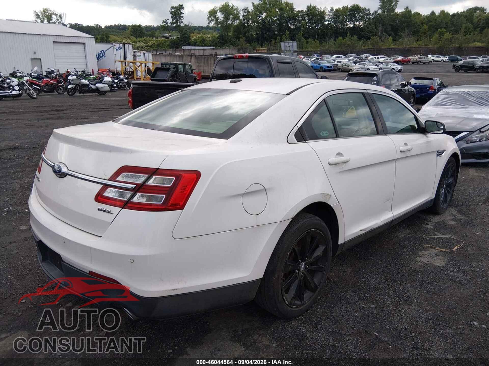FORD TAURUS 2013 - 1FAHP2E82DG102640