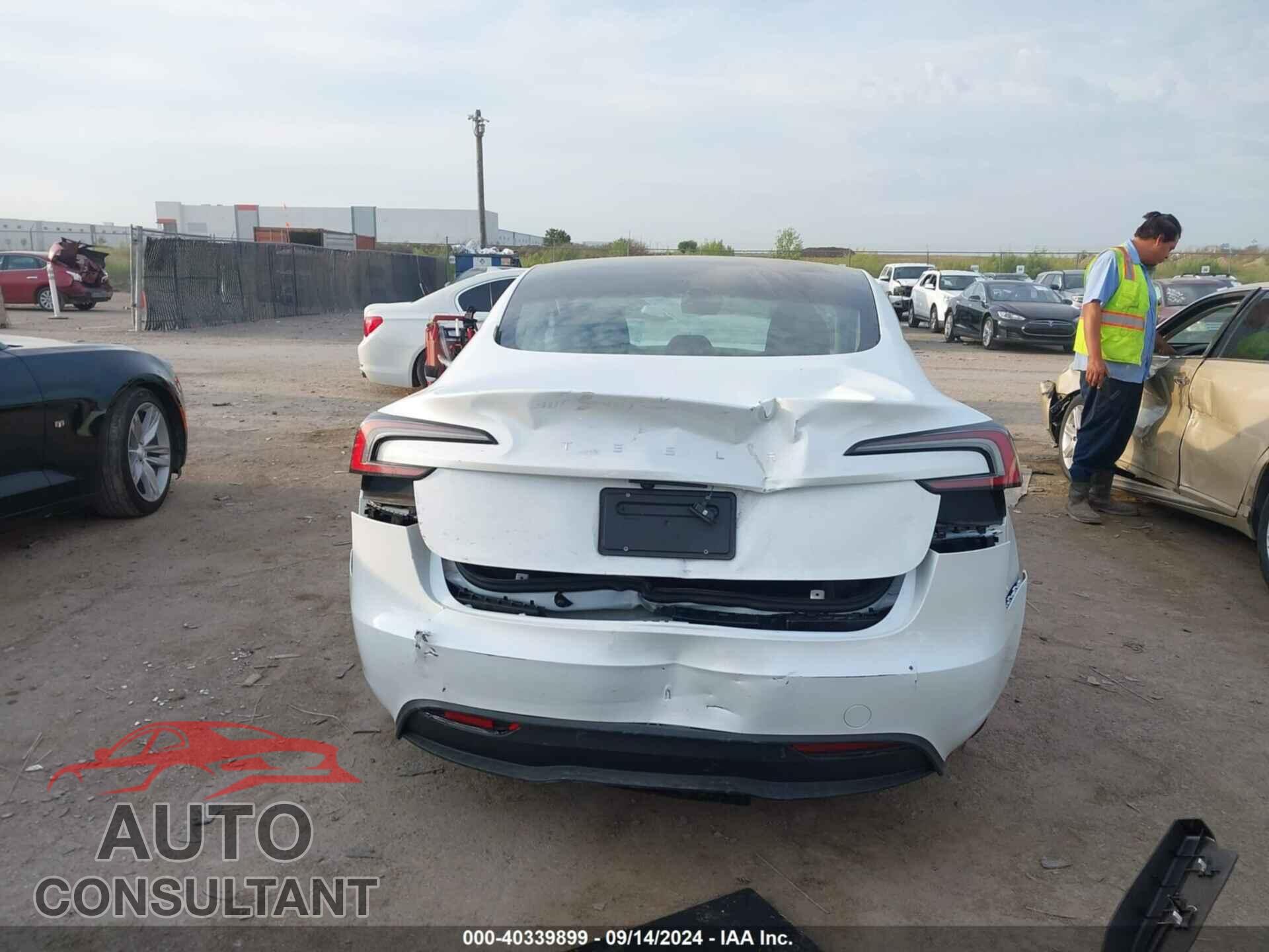 TESLA MODEL 3 2024 - 5YJ3E1EA3RF823509
