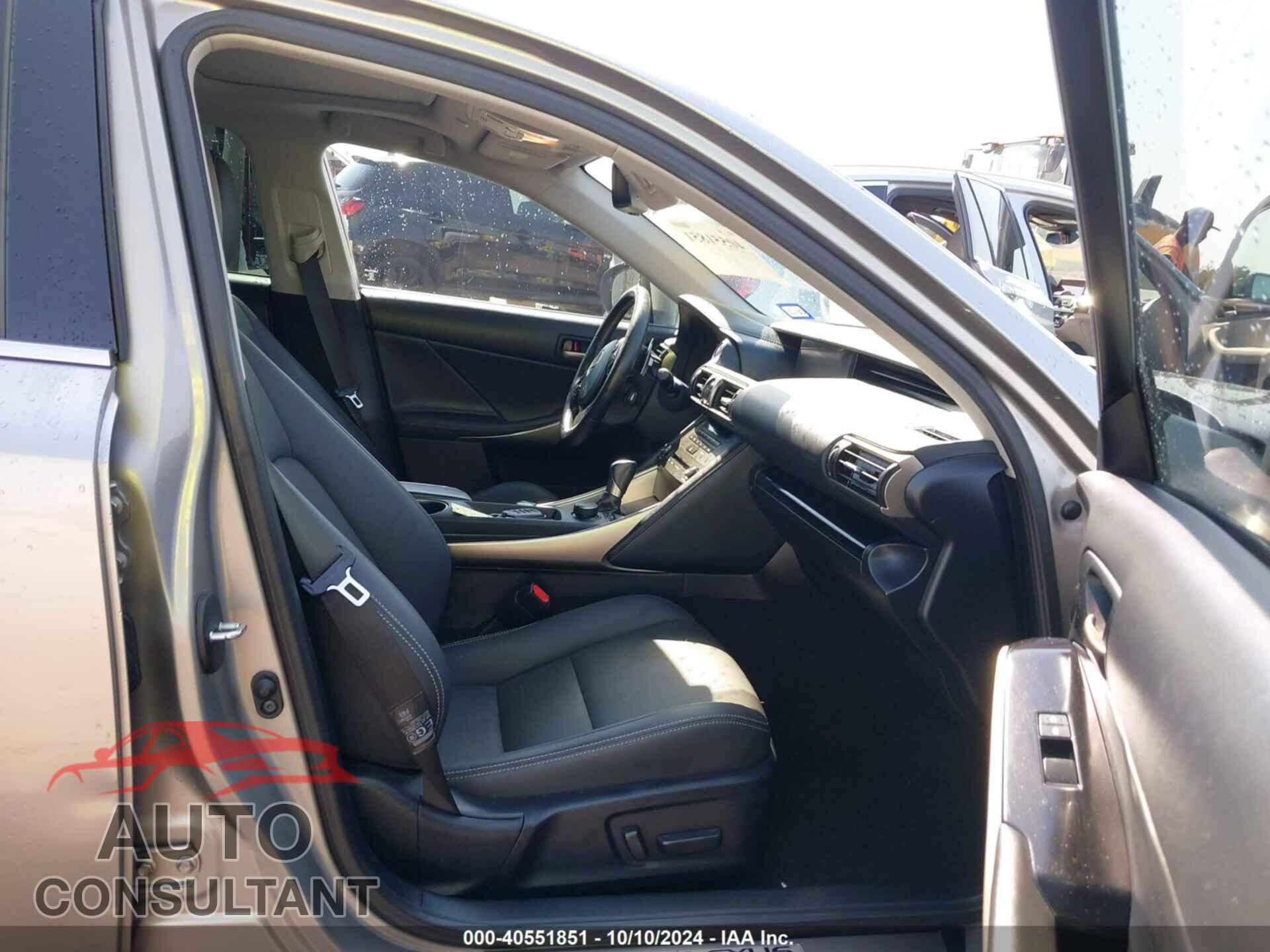 LEXUS IS 300 2020 - JTHAA1D29L5104348