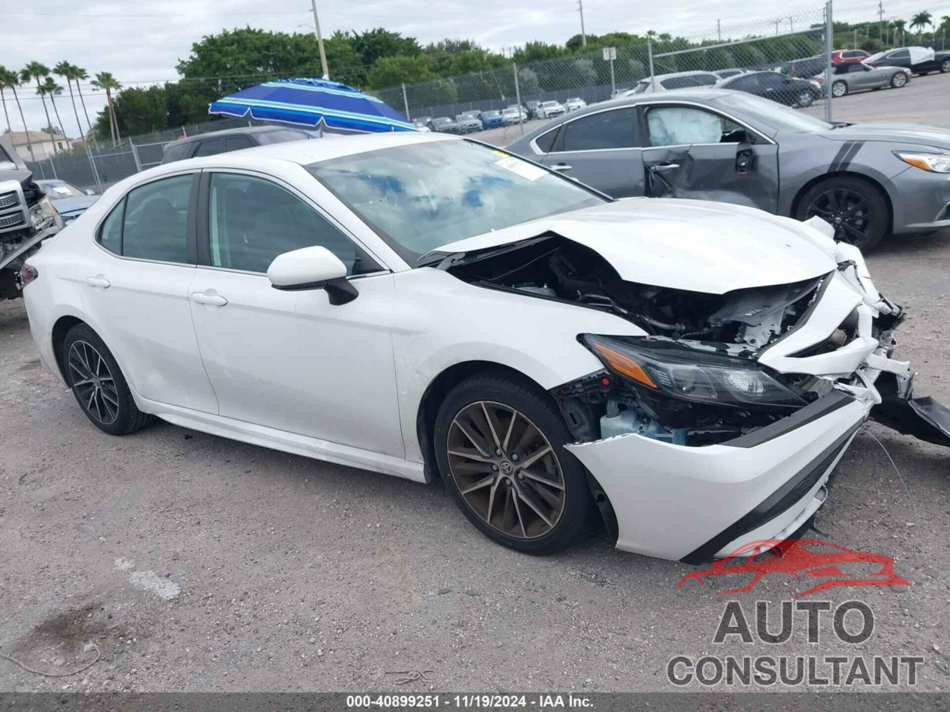 TOYOTA CAMRY 2021 - 4T1G11AKXMU470757