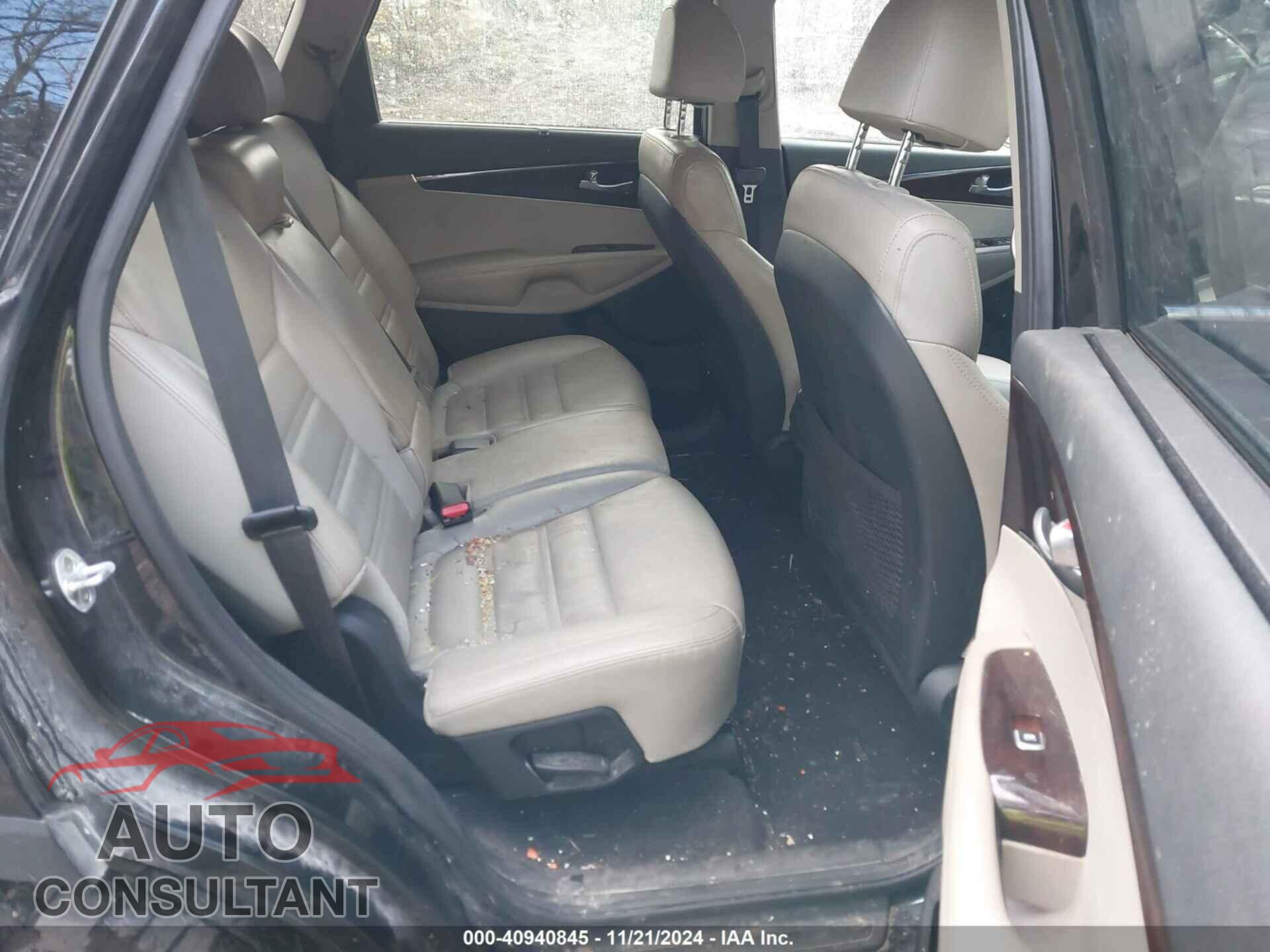 KIA SORENTO 2018 - 5XYPHDA56JG396066