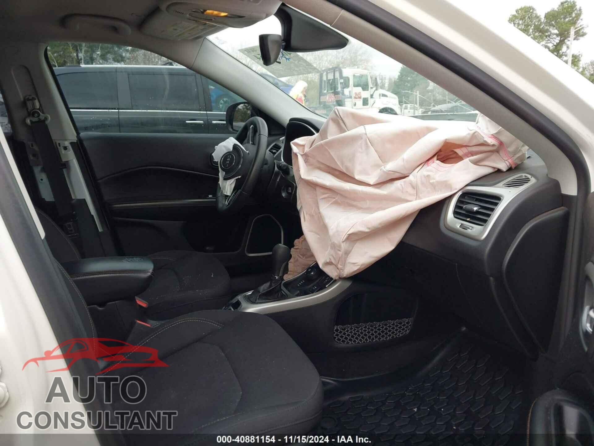 JEEP COMPASS 2018 - 3C4NJDAB7JT399892