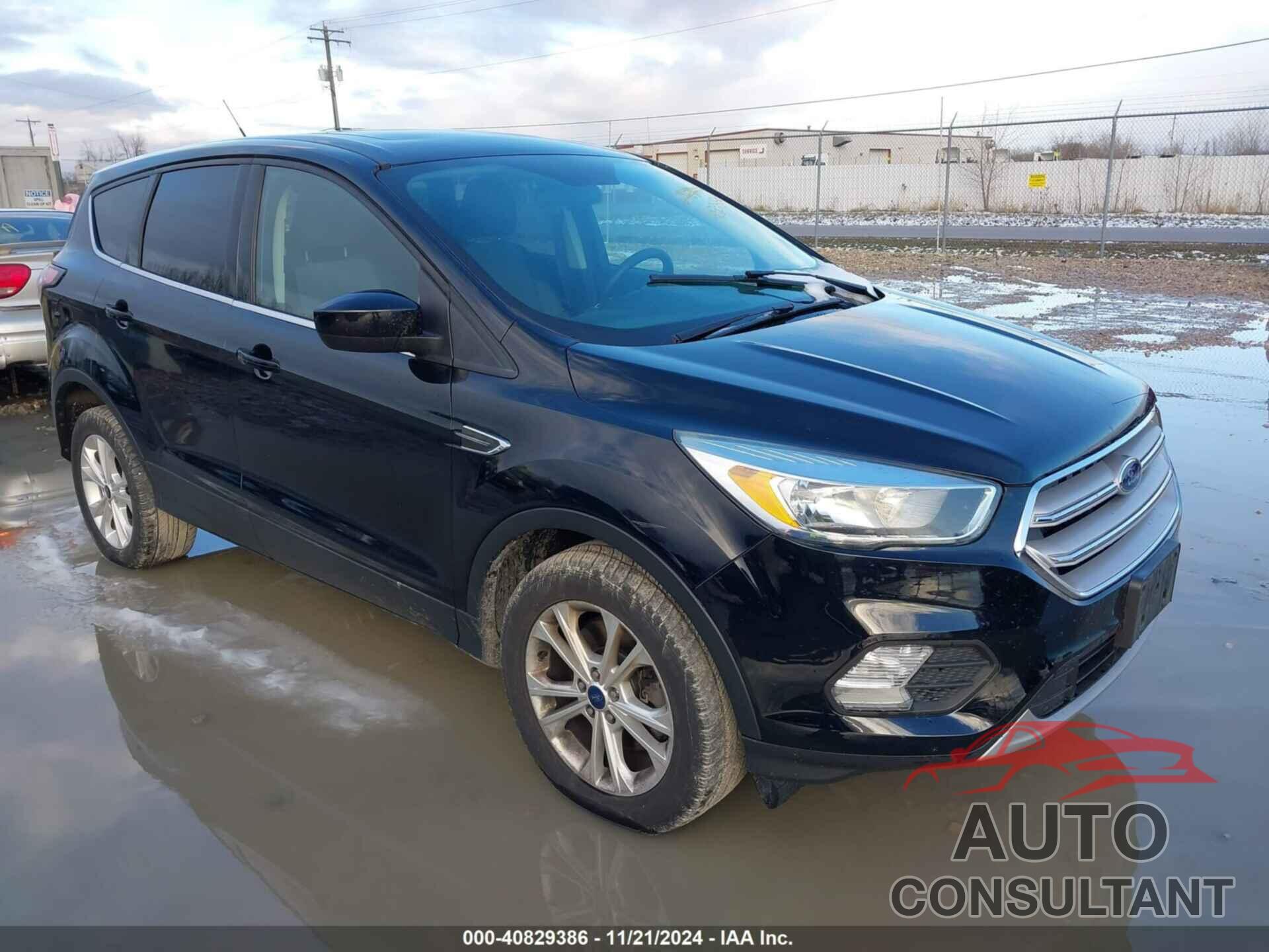 FORD ESCAPE 2017 - 1FMCU9GDXHUC21183