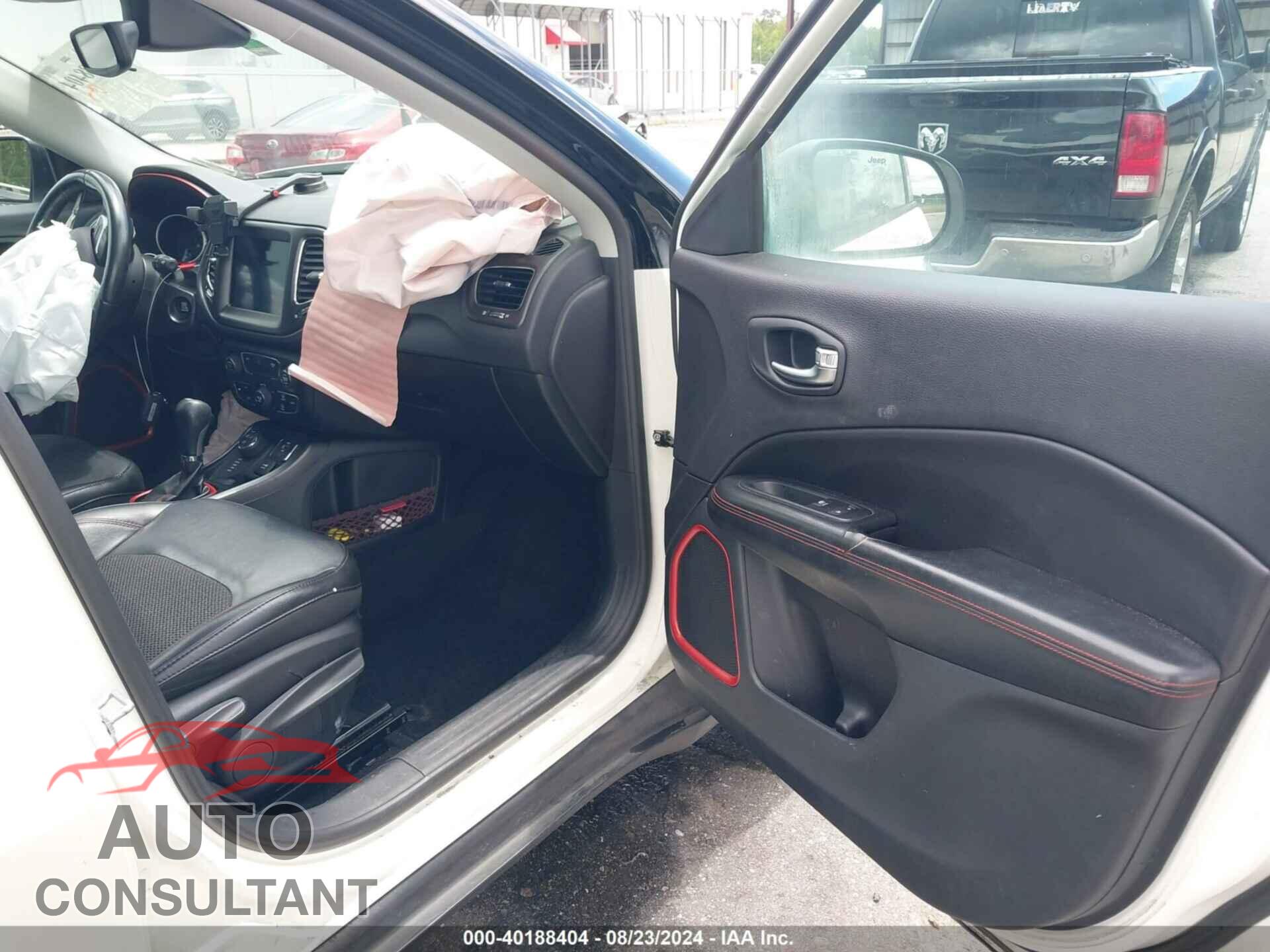 JEEP COMPASS 2018 - 3C4NJDDB3JT348367