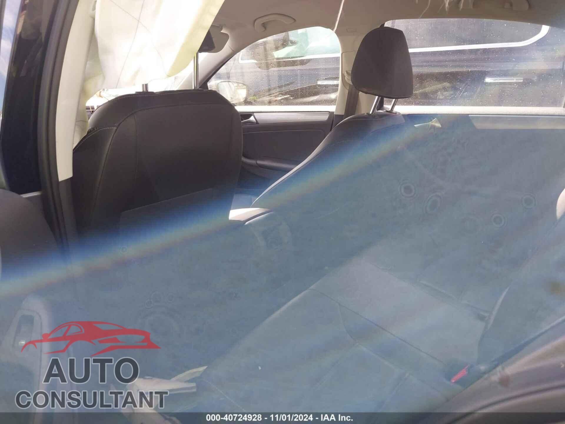 VOLKSWAGEN JETTA 2018 - 3VWDB7AJ9JM211933
