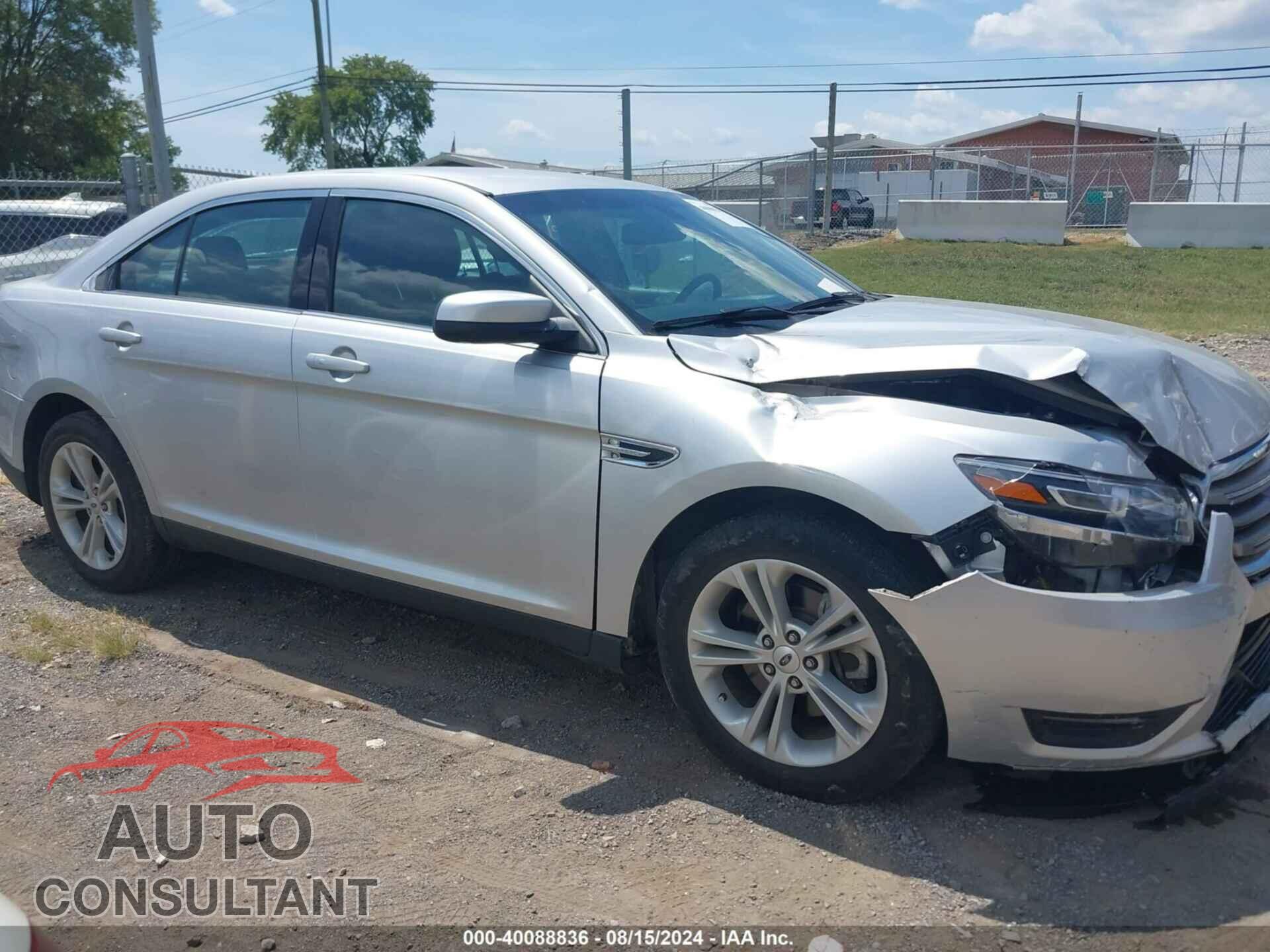 FORD TAURUS 2018 - 1FAHP2E82JG136251