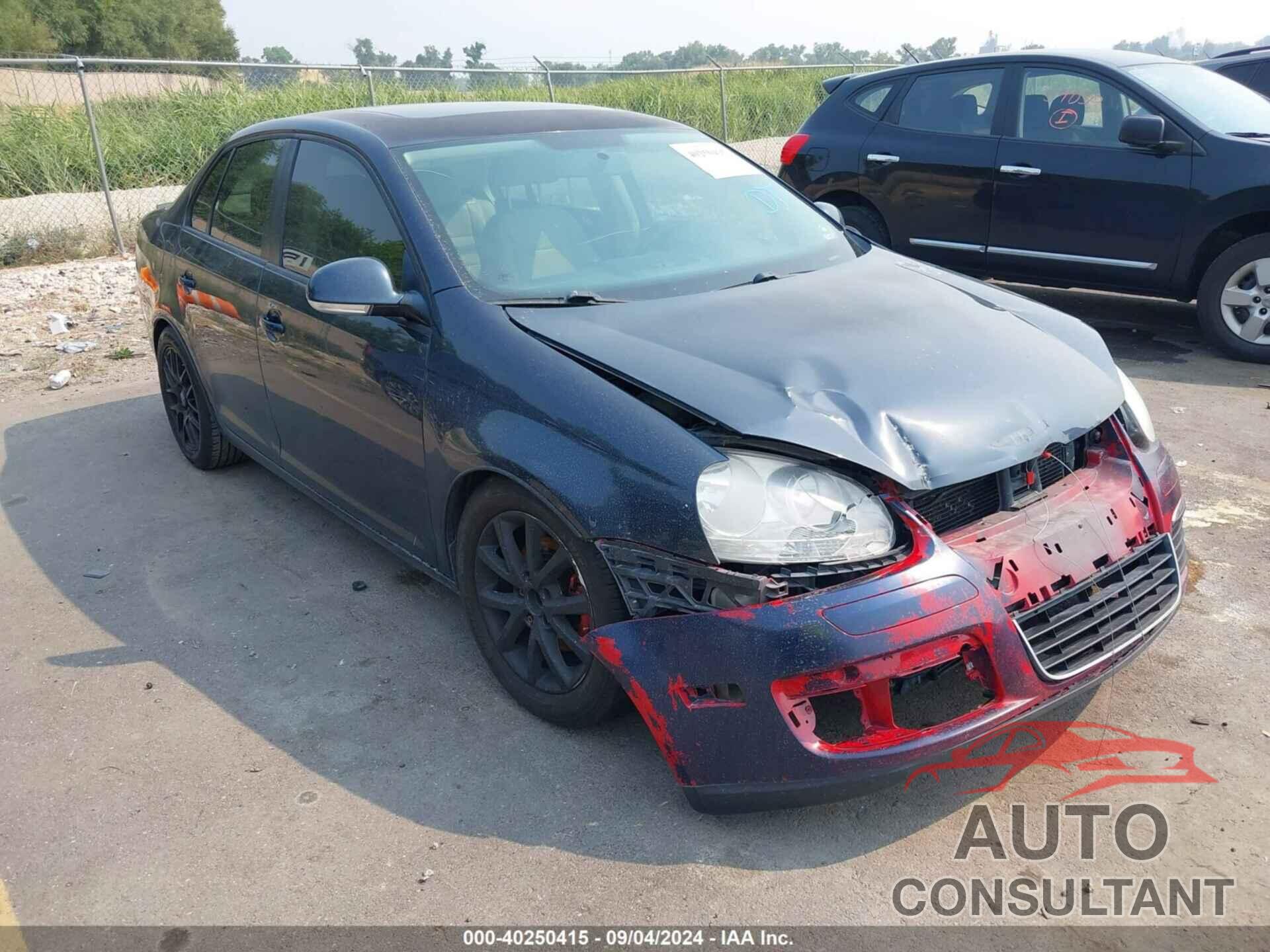 VOLKSWAGEN JETTA 2010 - 3VWRX7AJXAM008718