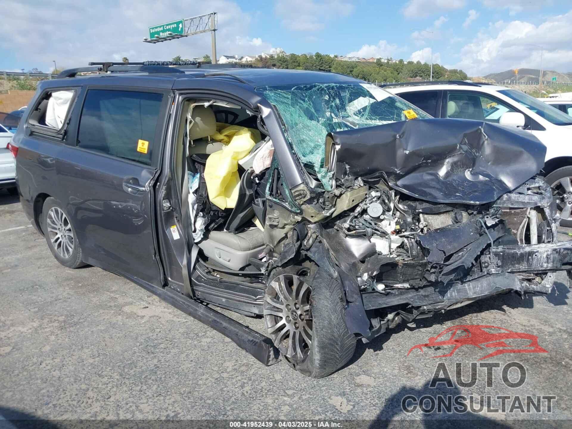 TOYOTA SIENNA 2019 - 5TDYZ3DC8KS969639