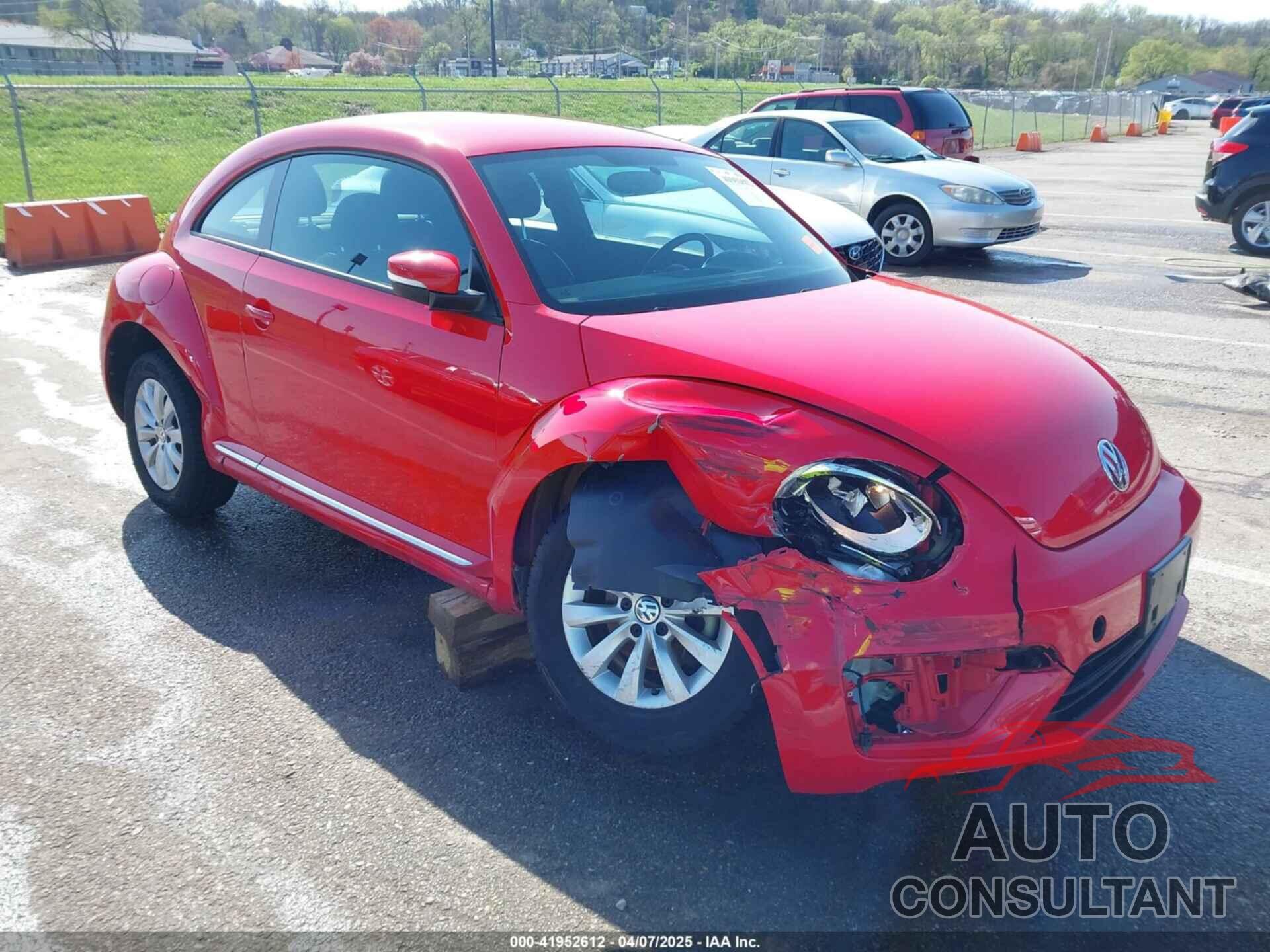 VOLKSWAGEN BEETLE 2019 - 3VWFD7AT8KM720868