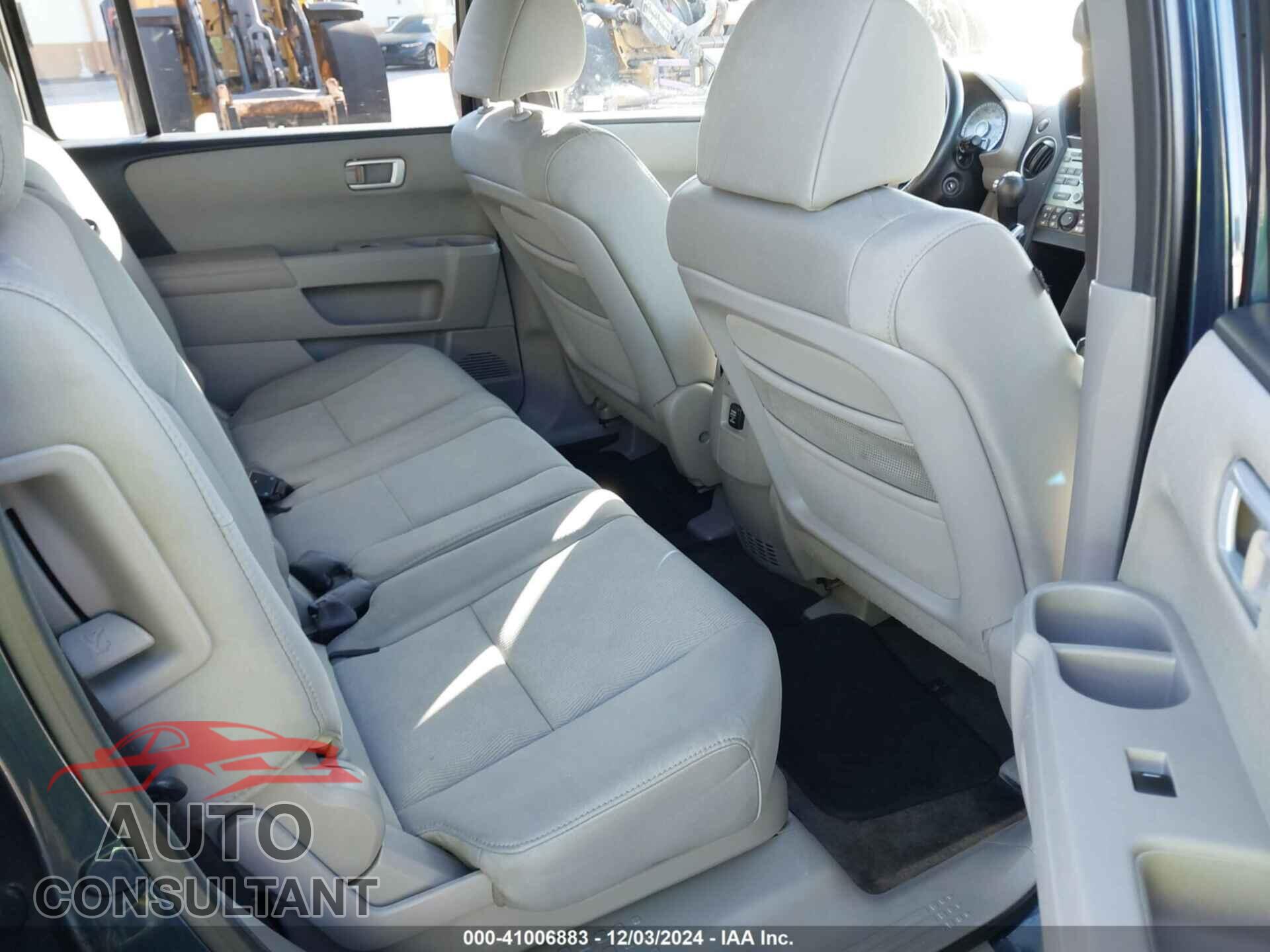 HONDA PILOT 2011 - 5FNYF3H29BB027825