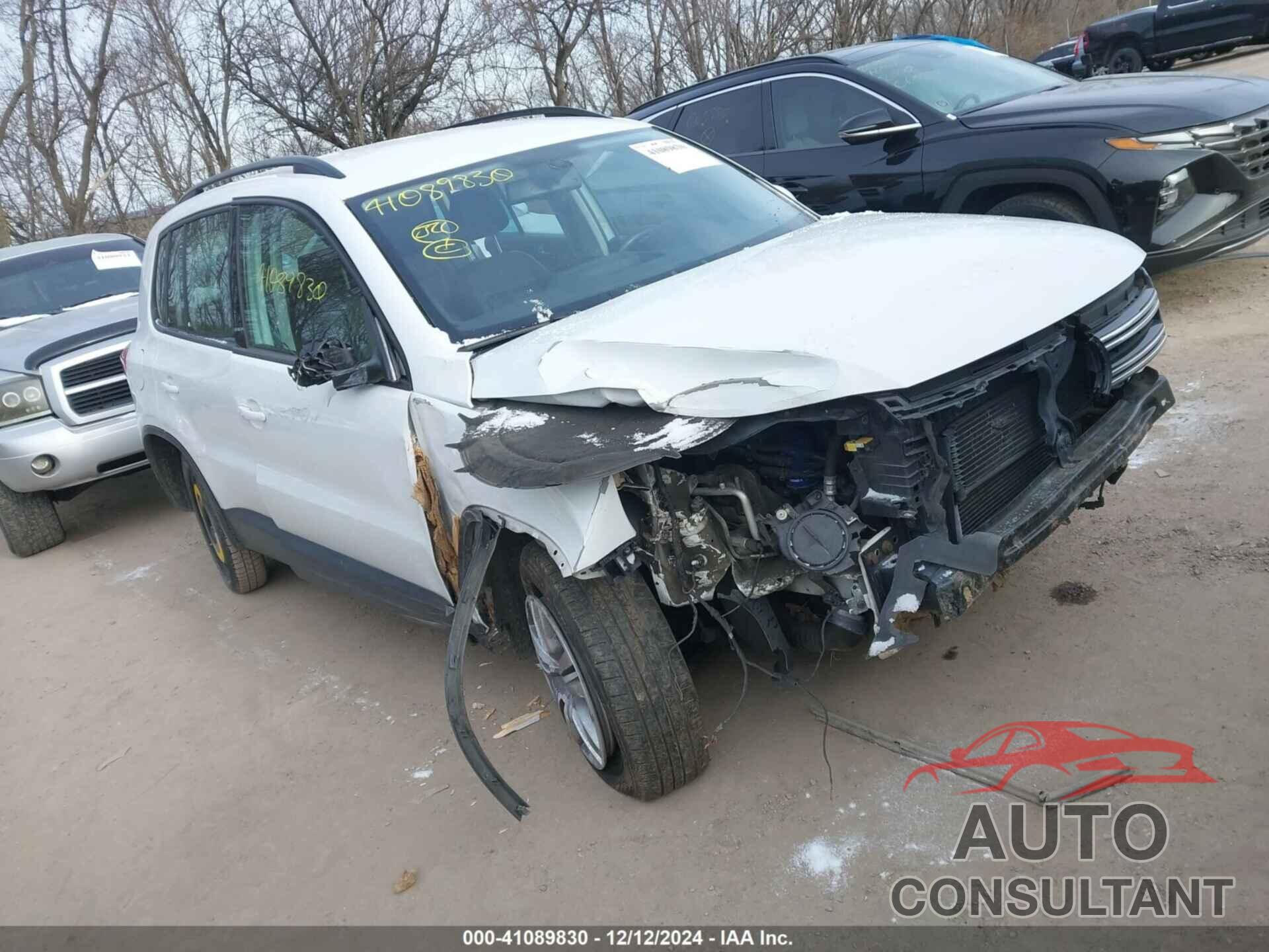 VOLKSWAGEN TIGUAN 2017 - WVGAV7AX2HK014441