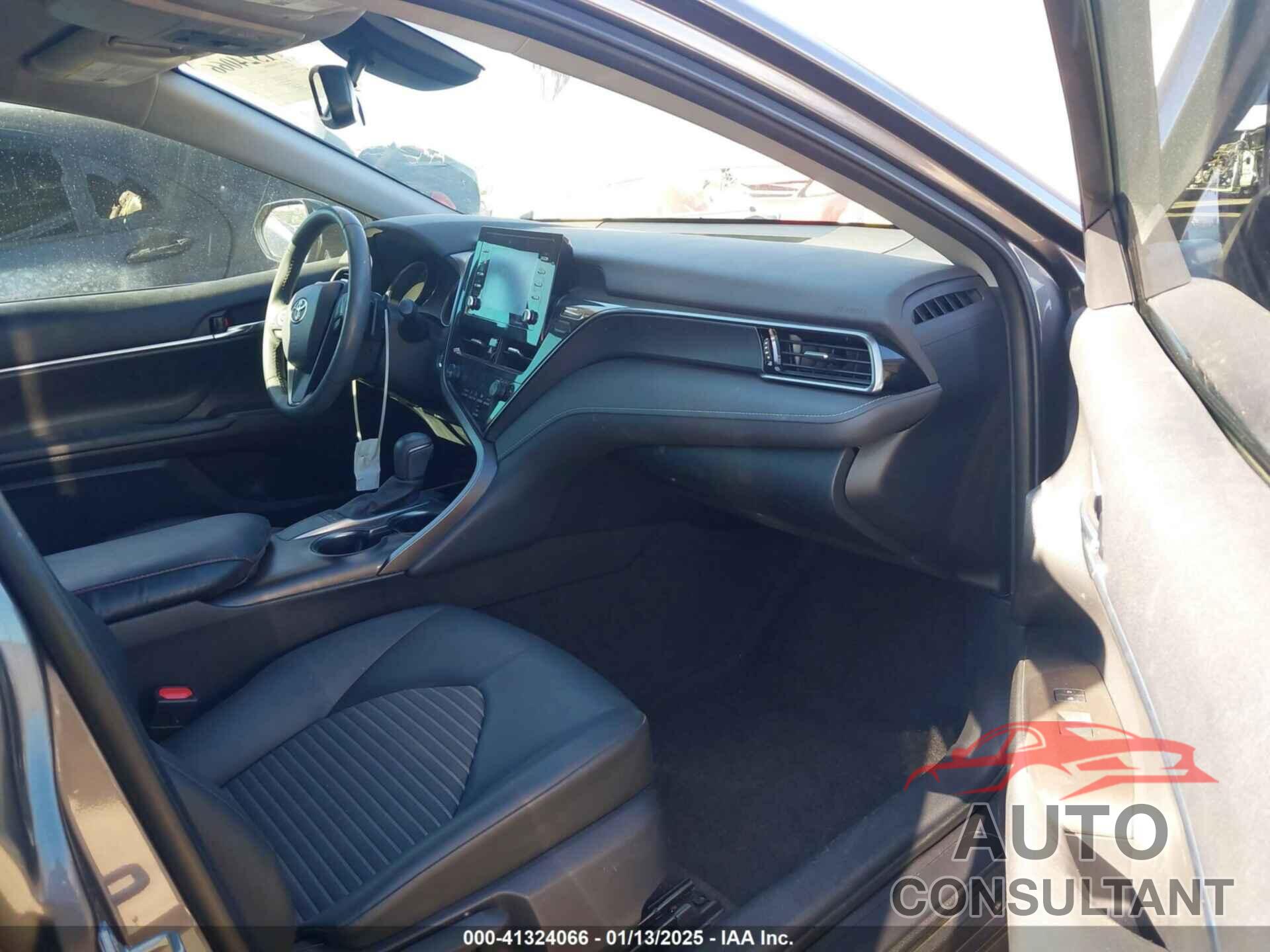 TOYOTA CAMRY 2022 - 4T1T11AK9NU709831