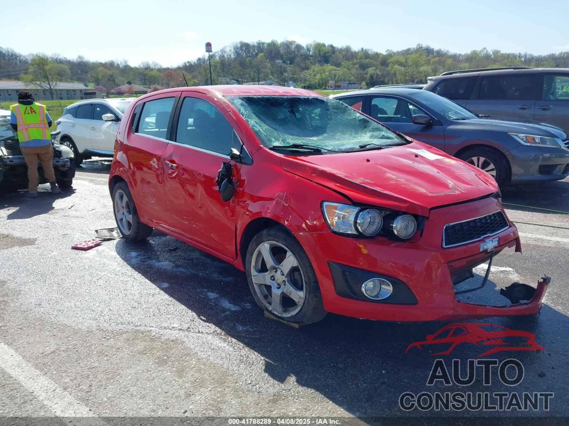 CHEVROLET SONIC 2015 - 1G1JE6SB4F4122720