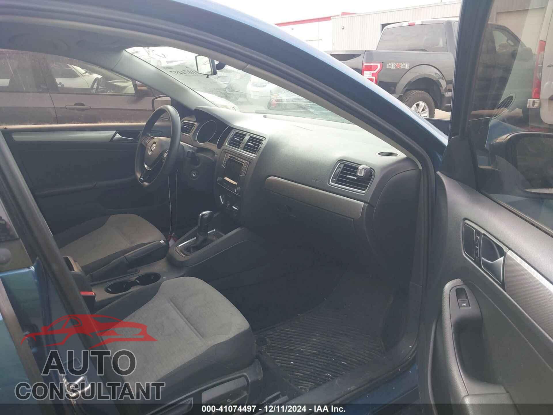 VOLKSWAGEN JETTA 2017 - 3VW2B7AJ5HM408745