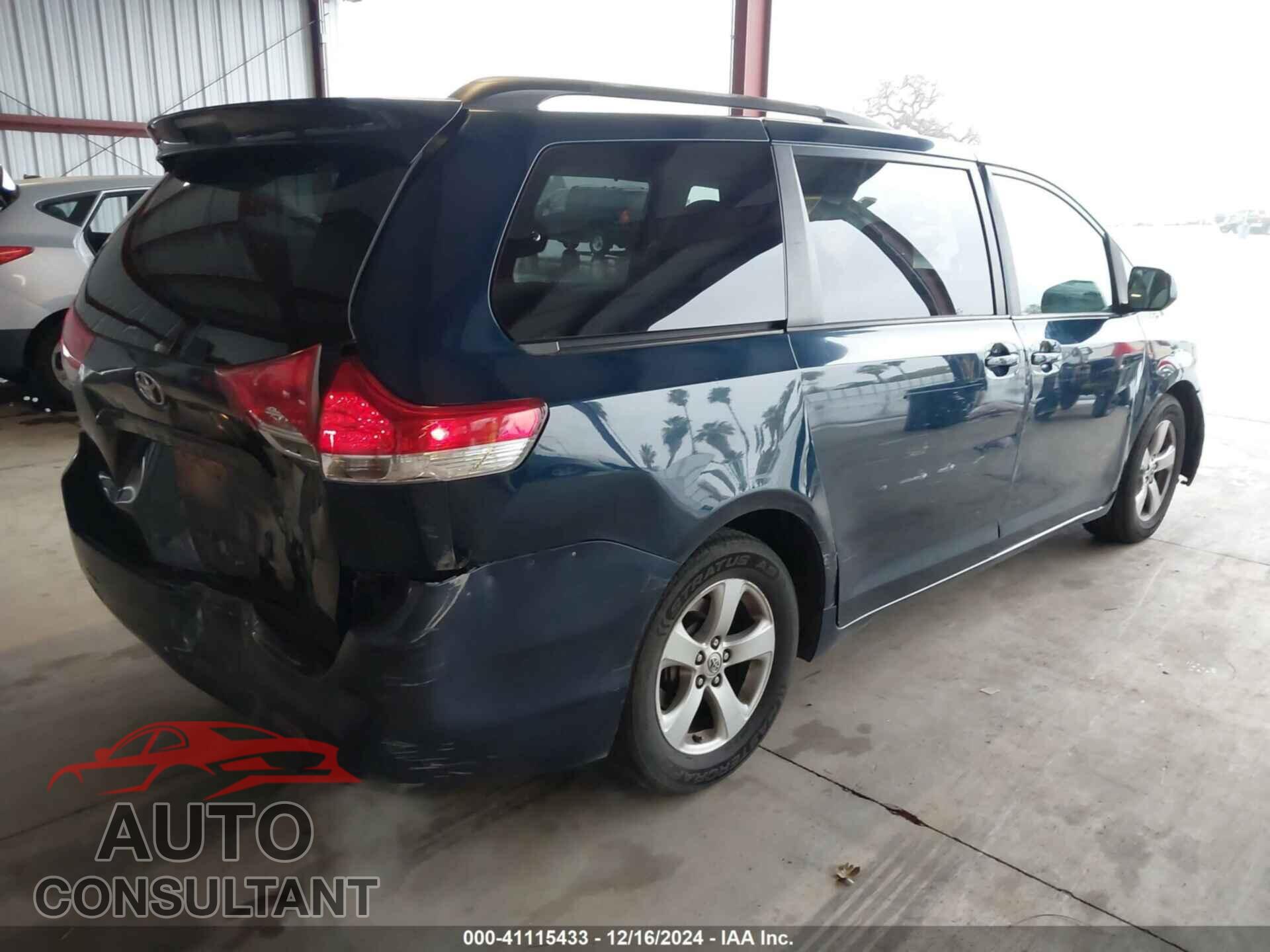 TOYOTA SIENNA 2011 - 5TDKK3DC7BS025843